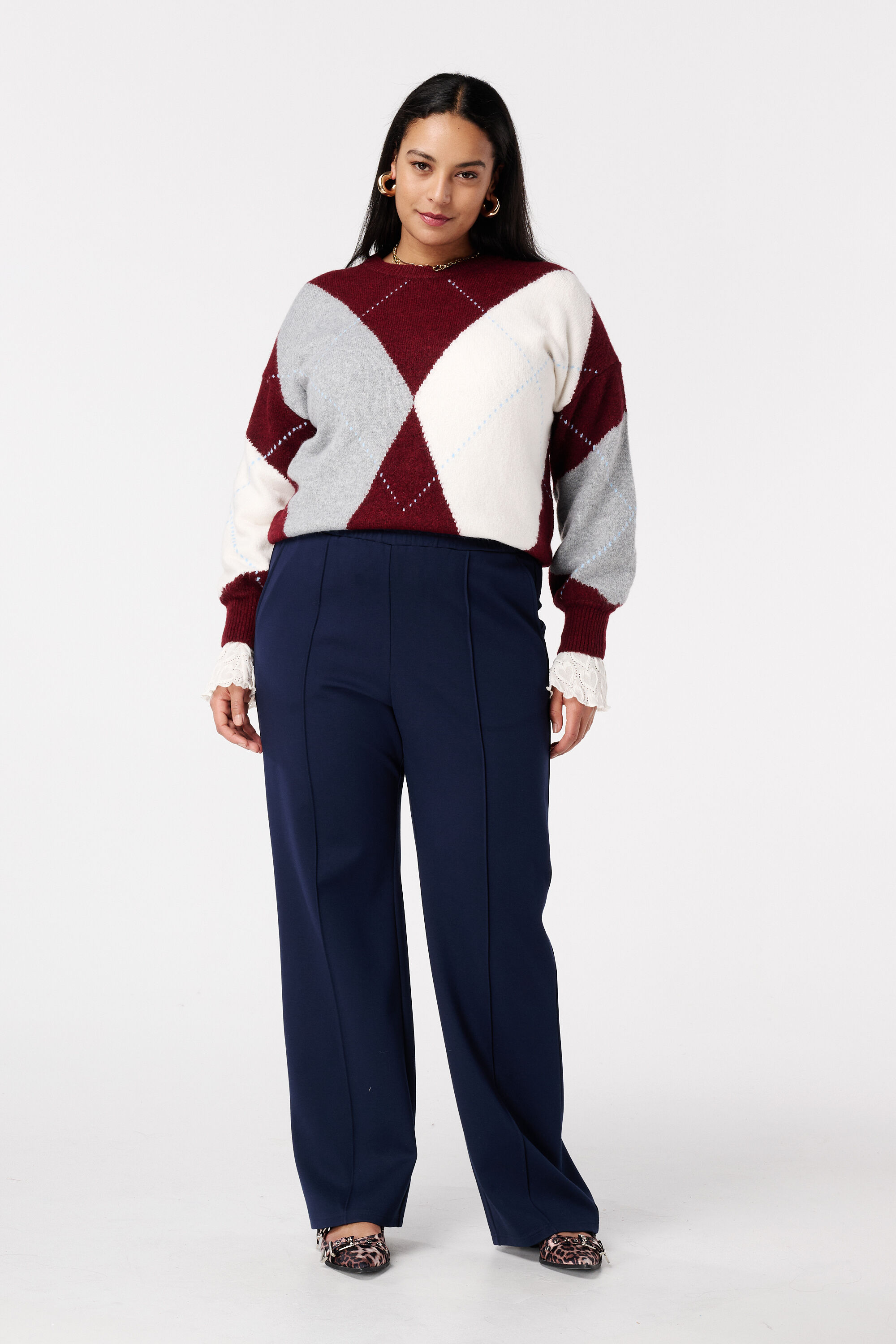 Pantal&oacute;n ancho con costuras decorativas