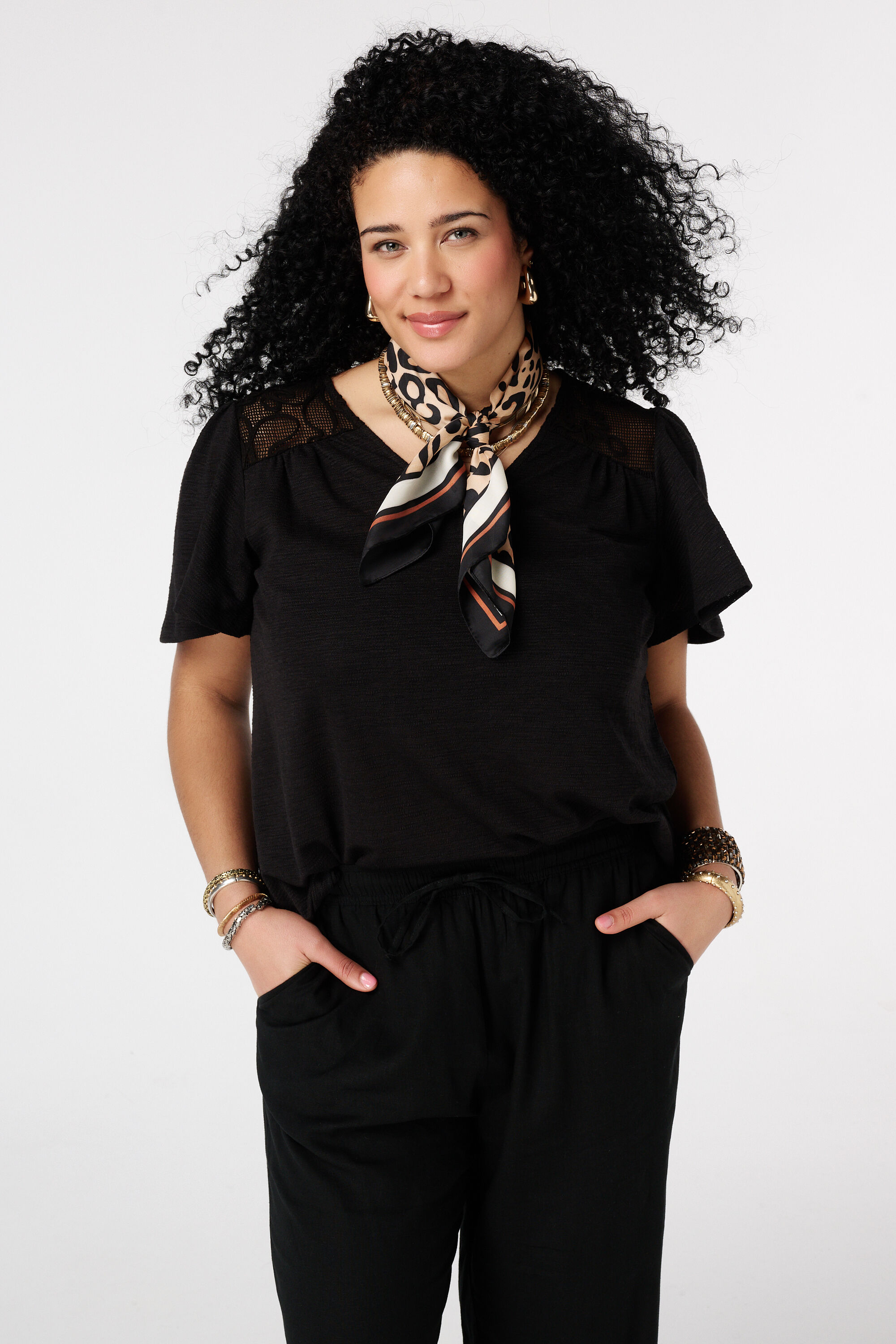 Top con mangas mariposa