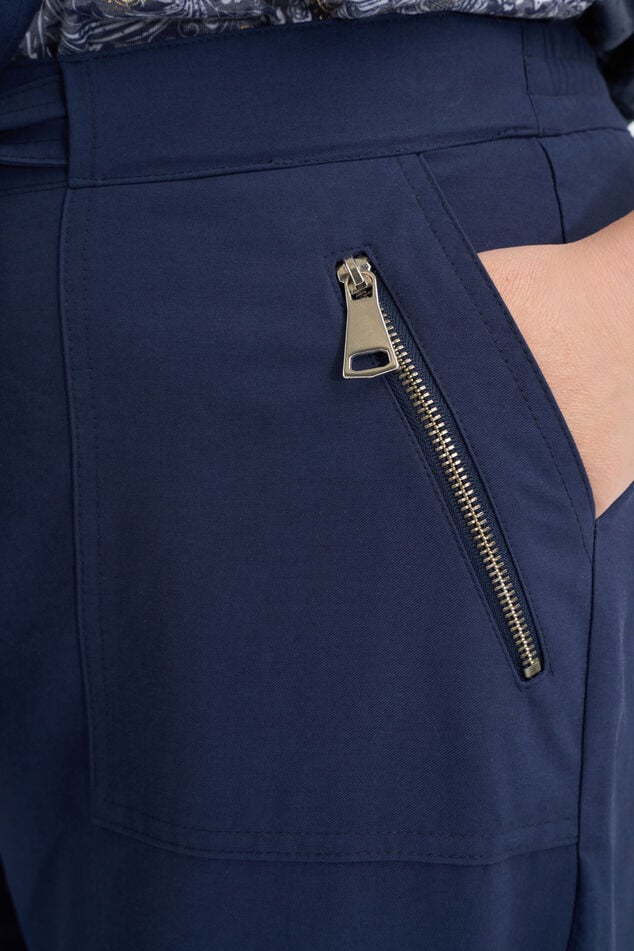 Pantalones con cinto image number 5