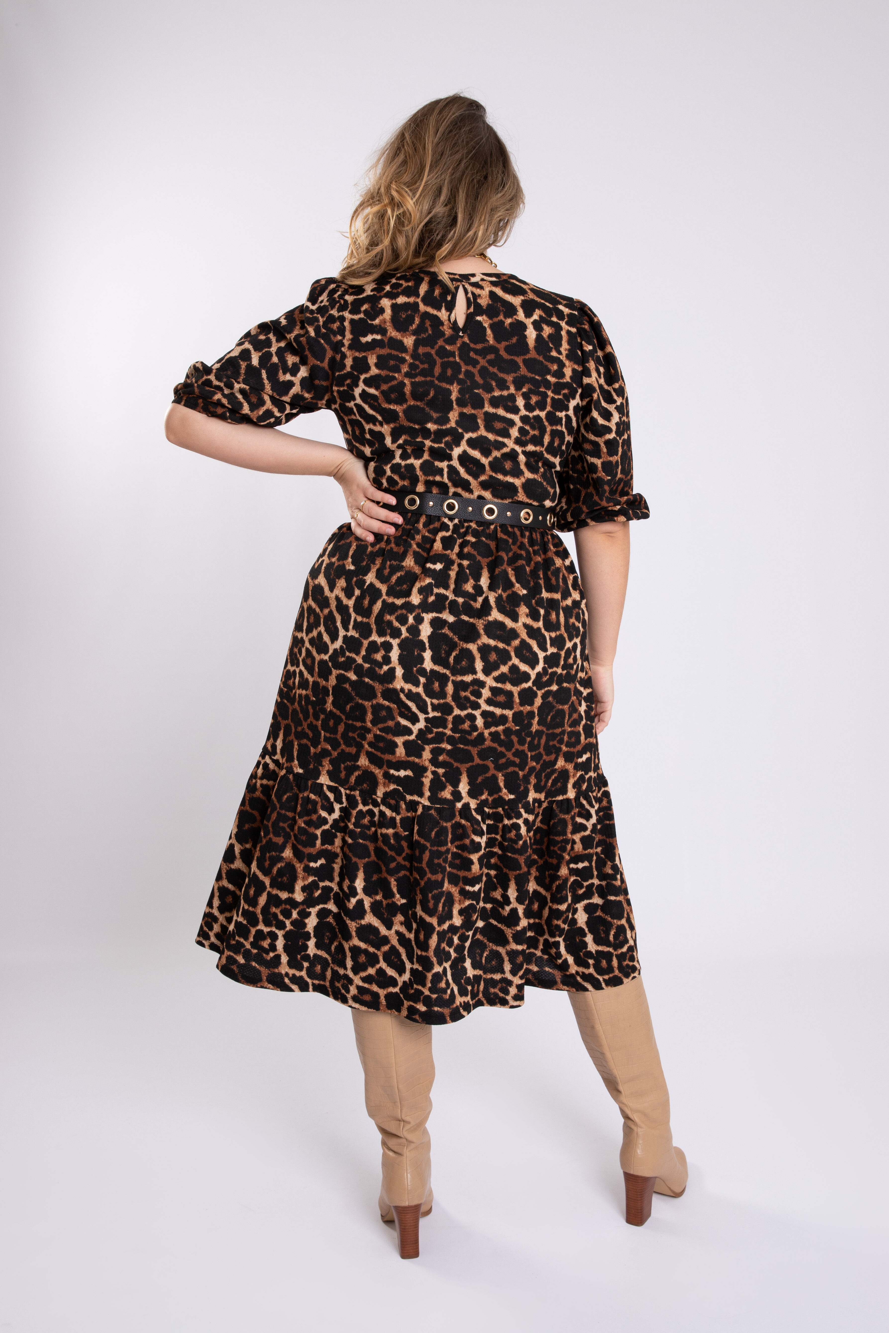 Vestido largo y ancho con estampado   image number 4