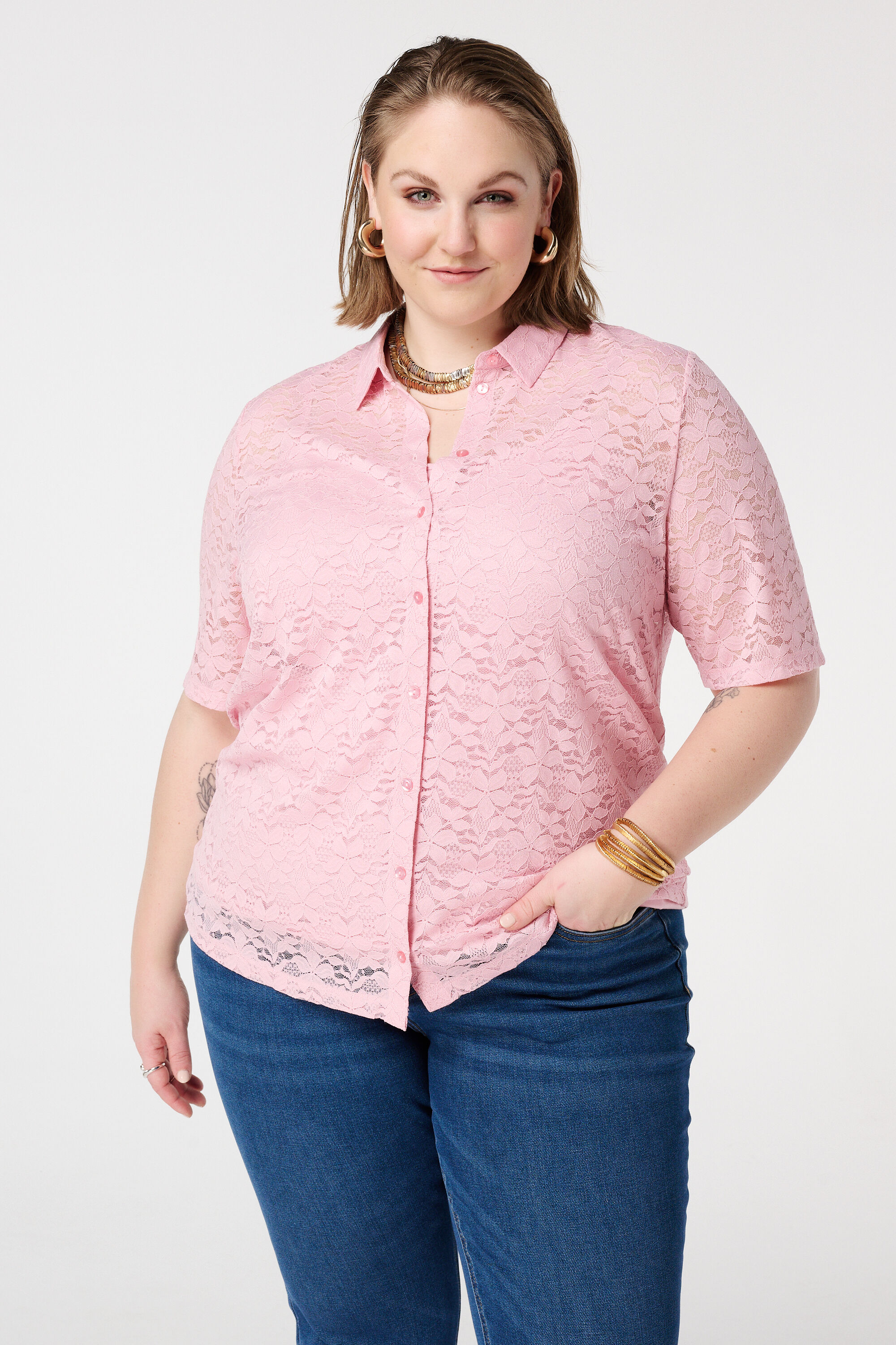 Top de encaje con mangas cortas image number 0