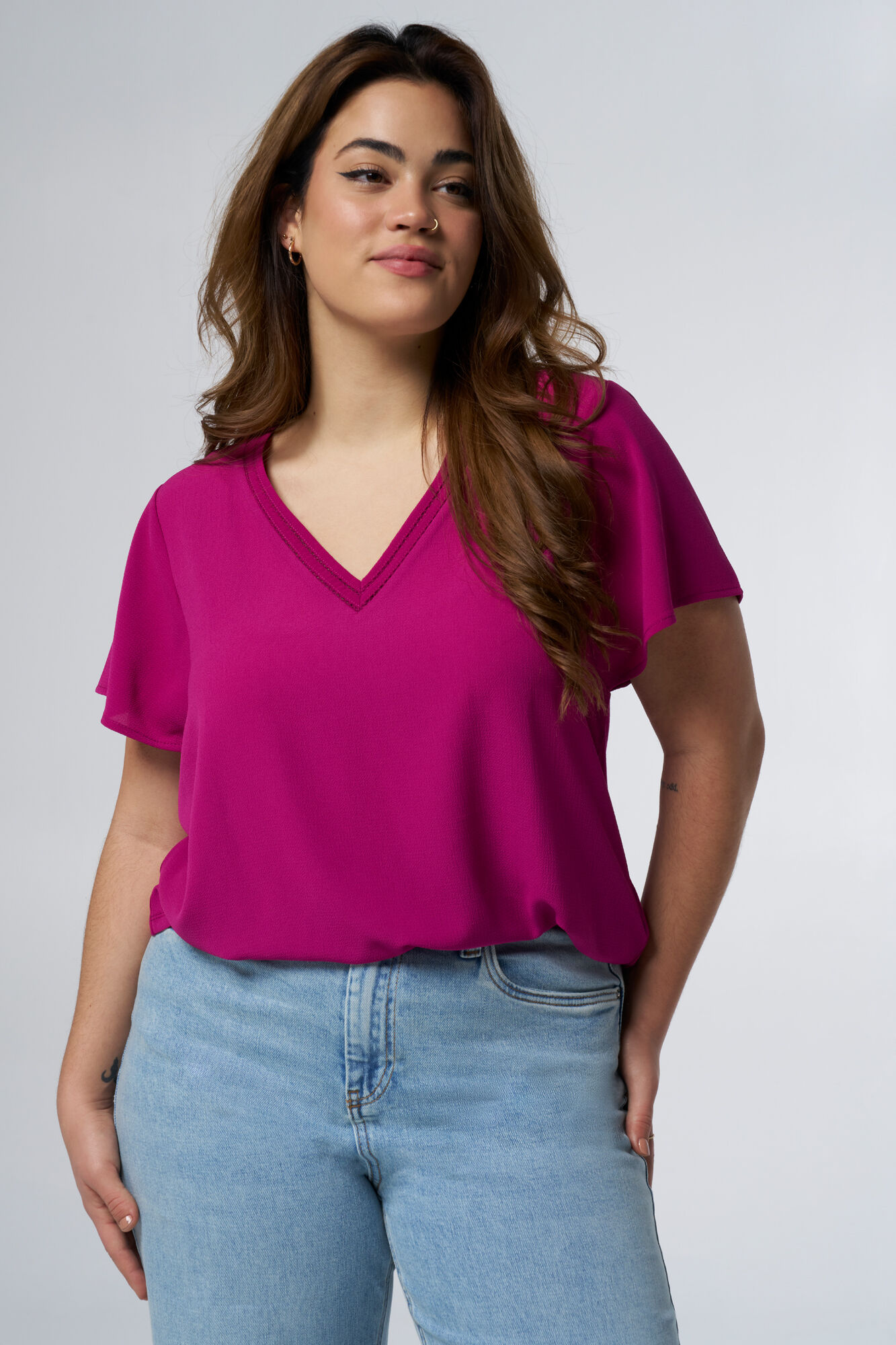 Camiseta con detalles en el cuello image number 6