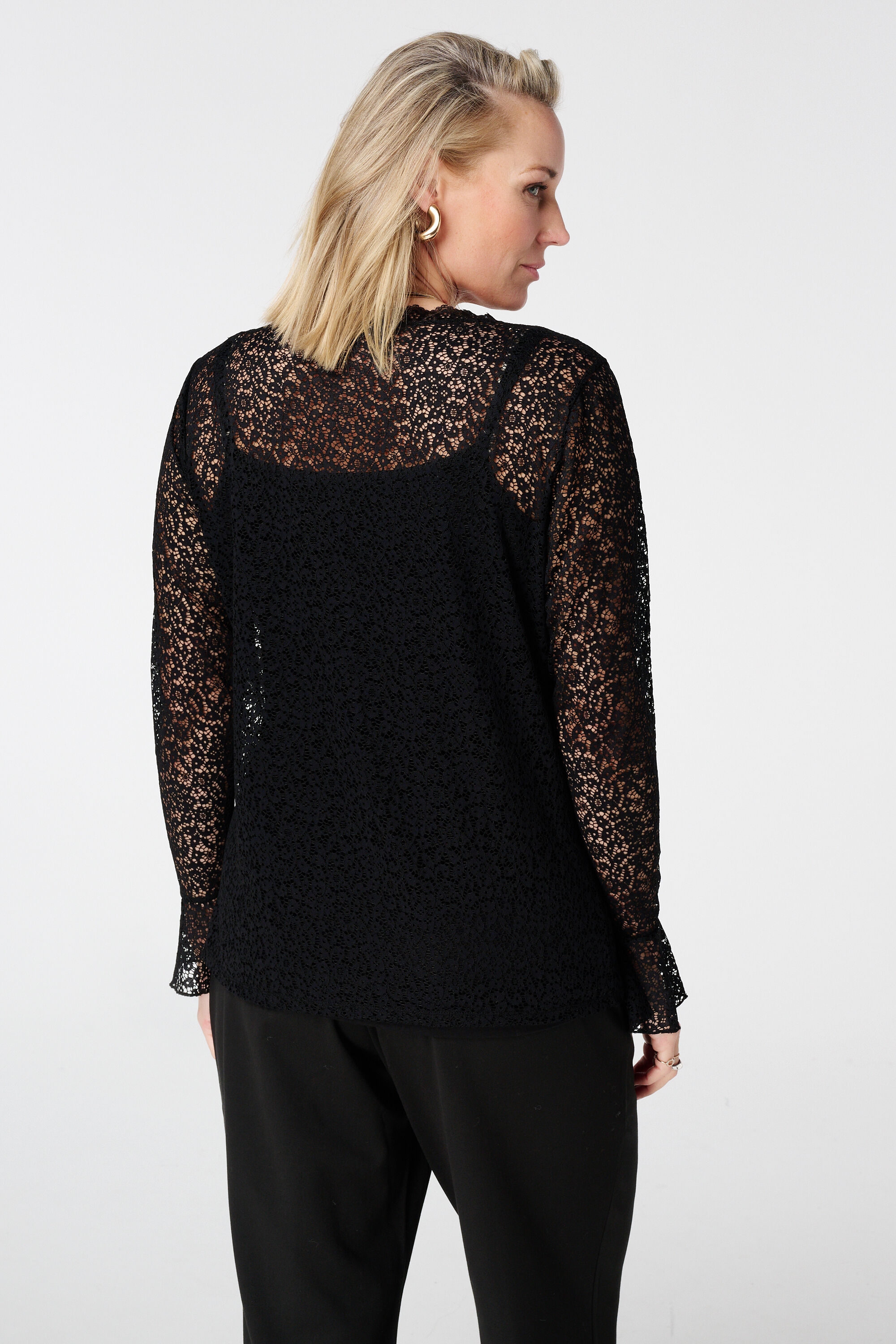 Top de encaje con mangas trompeta image number 3