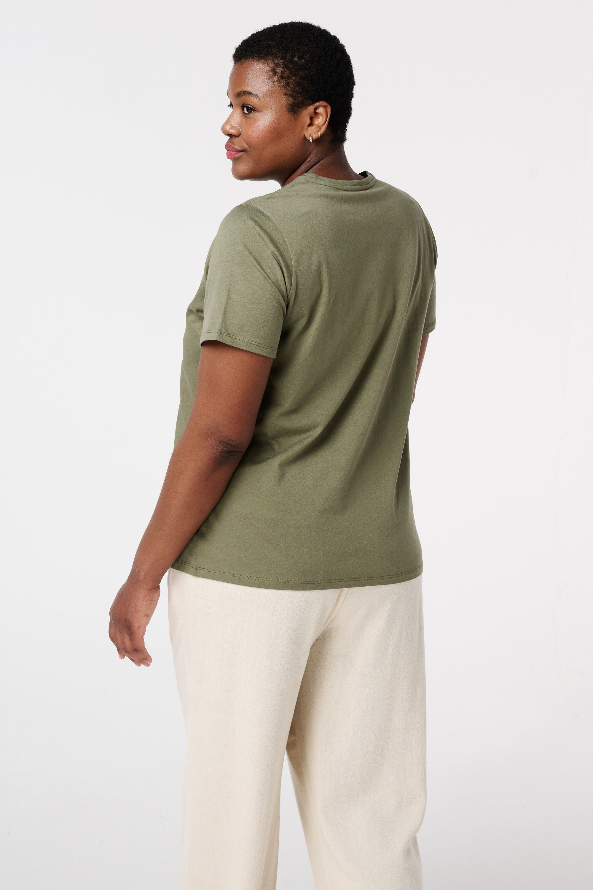 Camiseta con flores image number 3