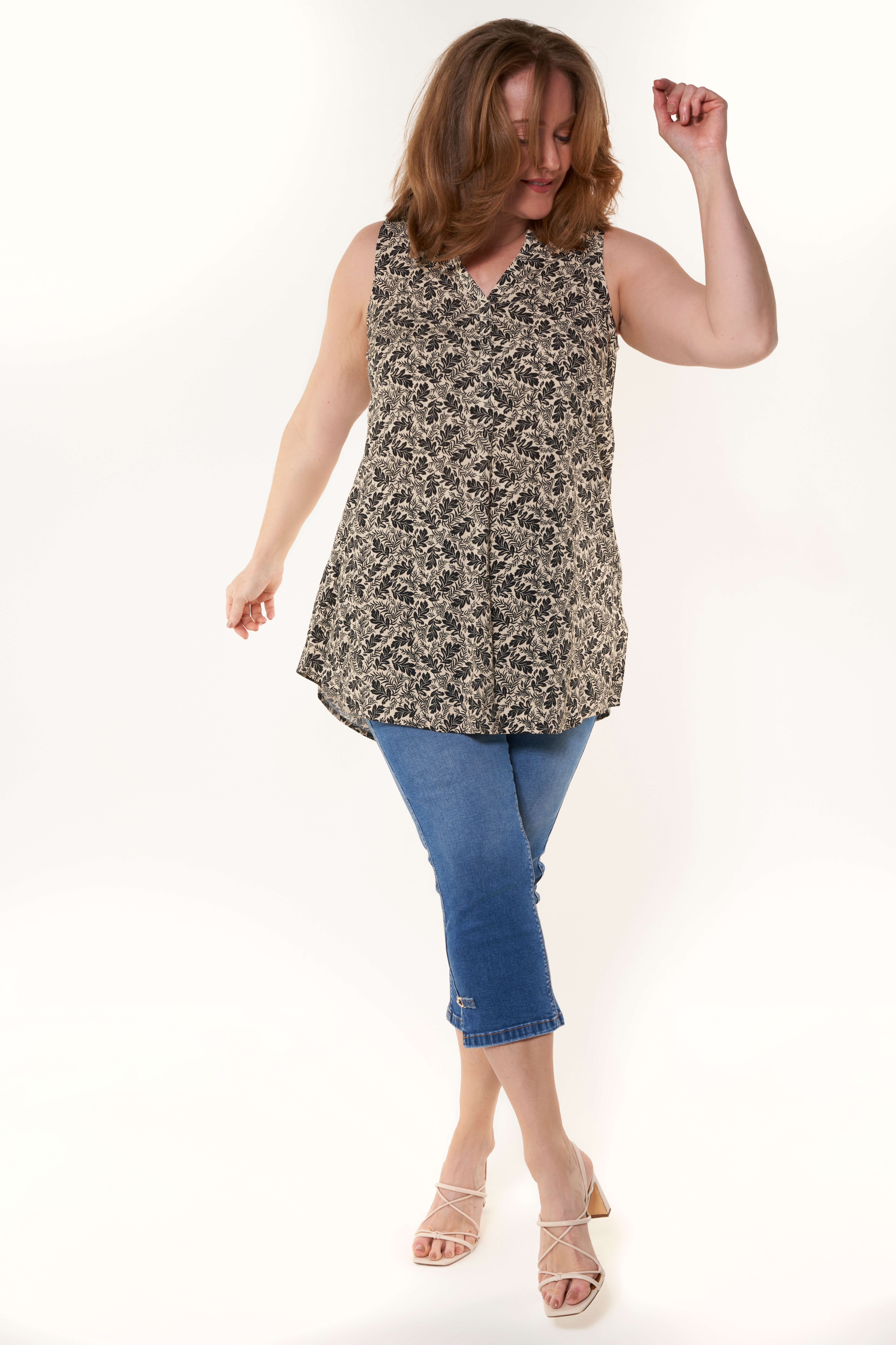 Blusa sin mangas image number 6