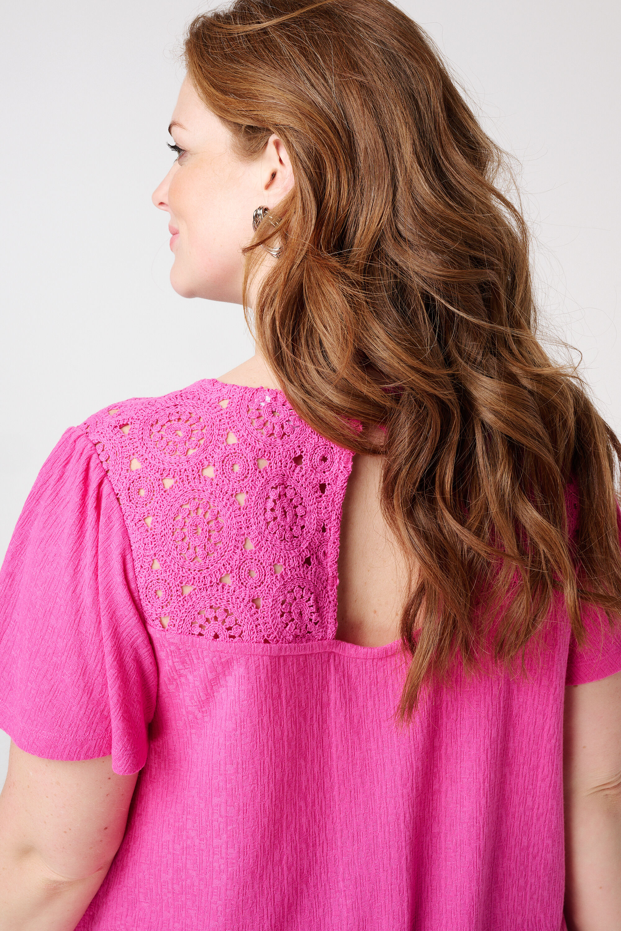 Camiseta con detalle en crochet  image number 4