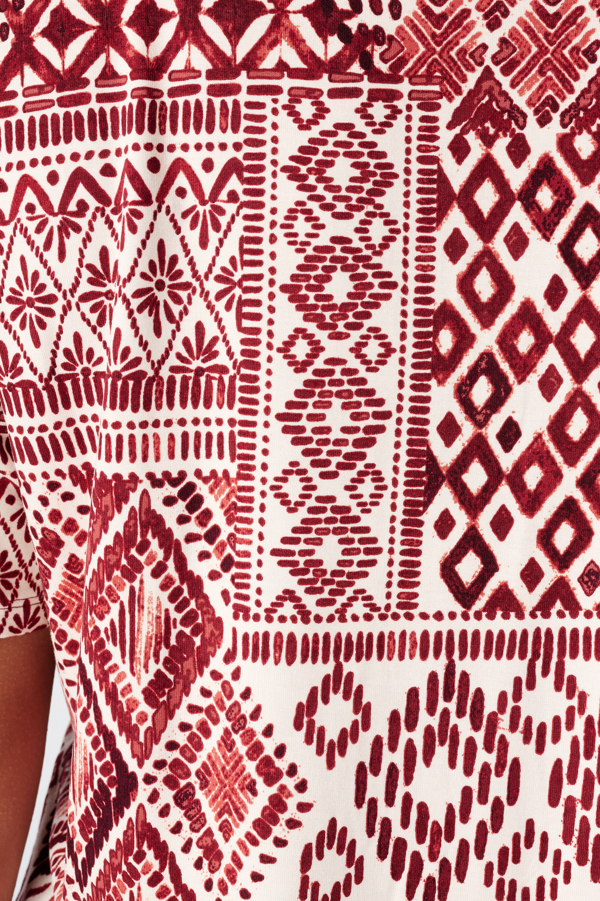 Top estampado con escote en V image number 6