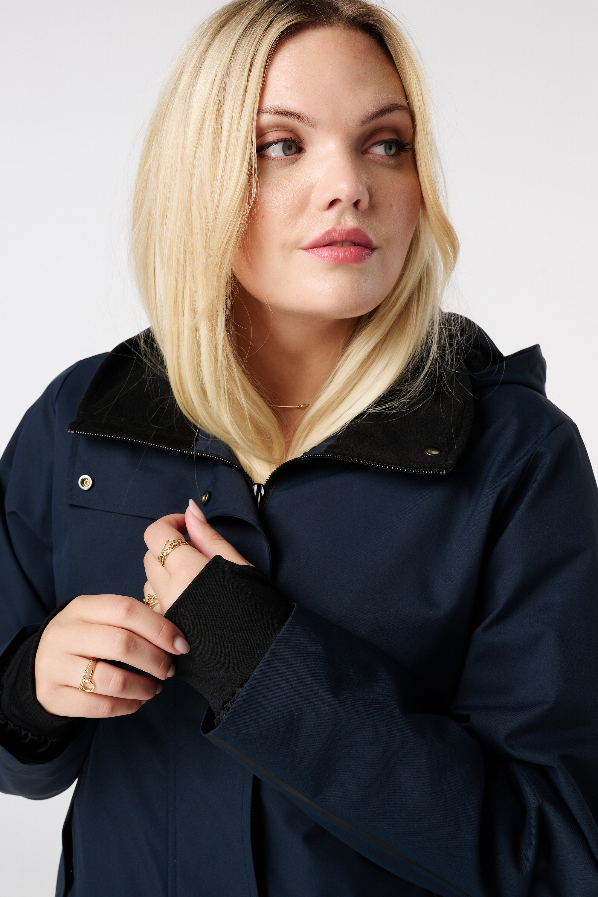 Impermeable image number 4