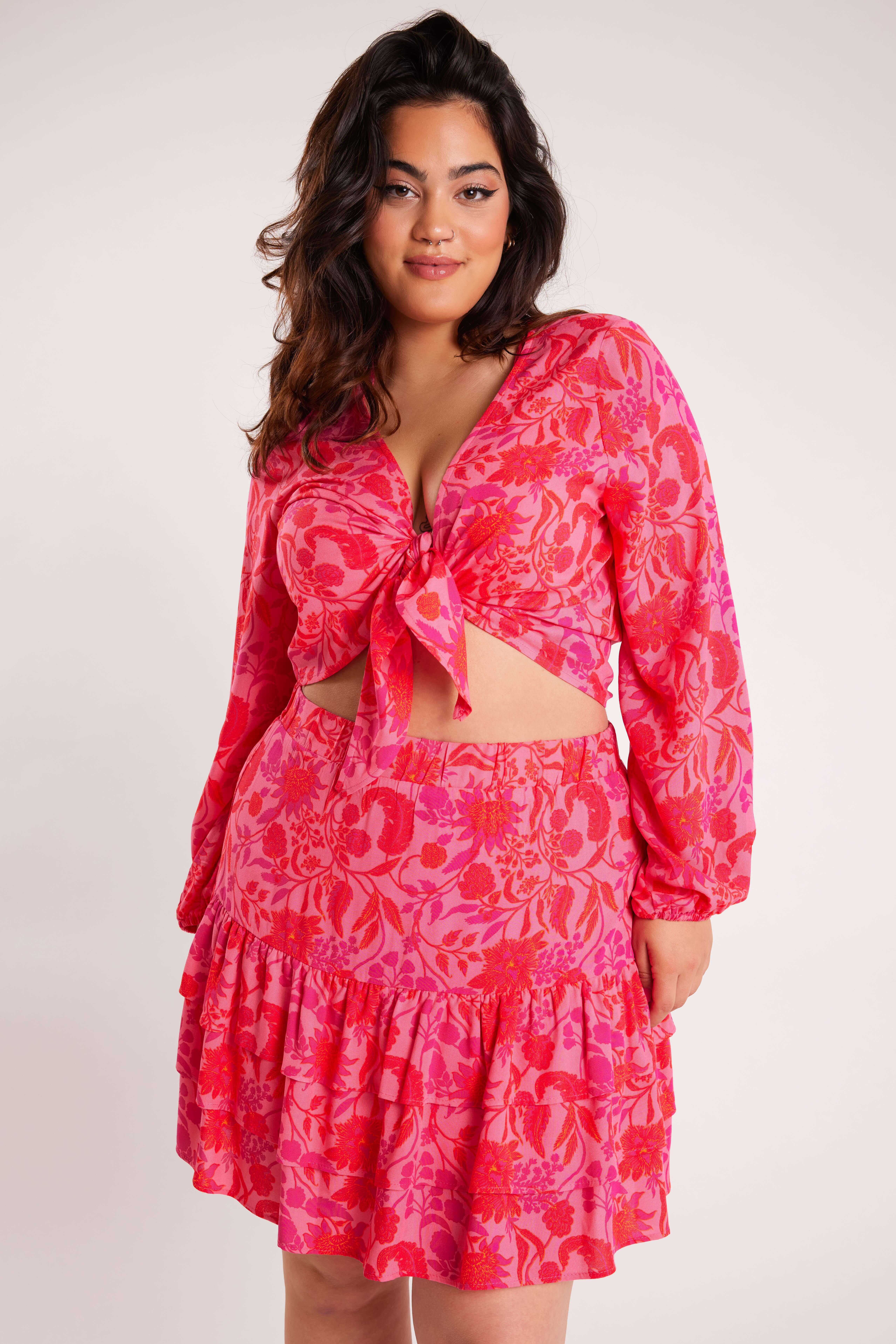 Top corto con un lazo image number 4