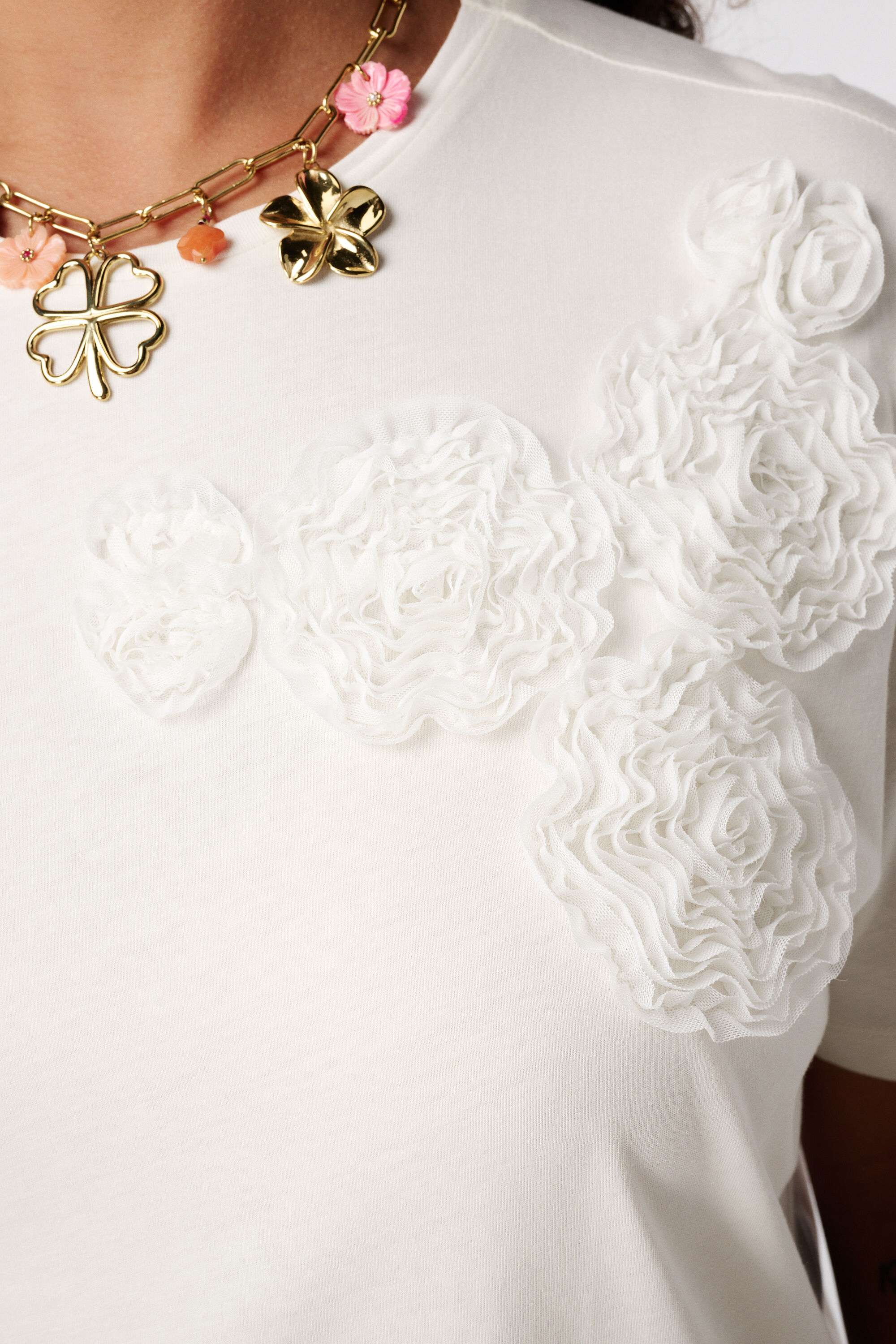 Camiseta con estampado bordado image number 6