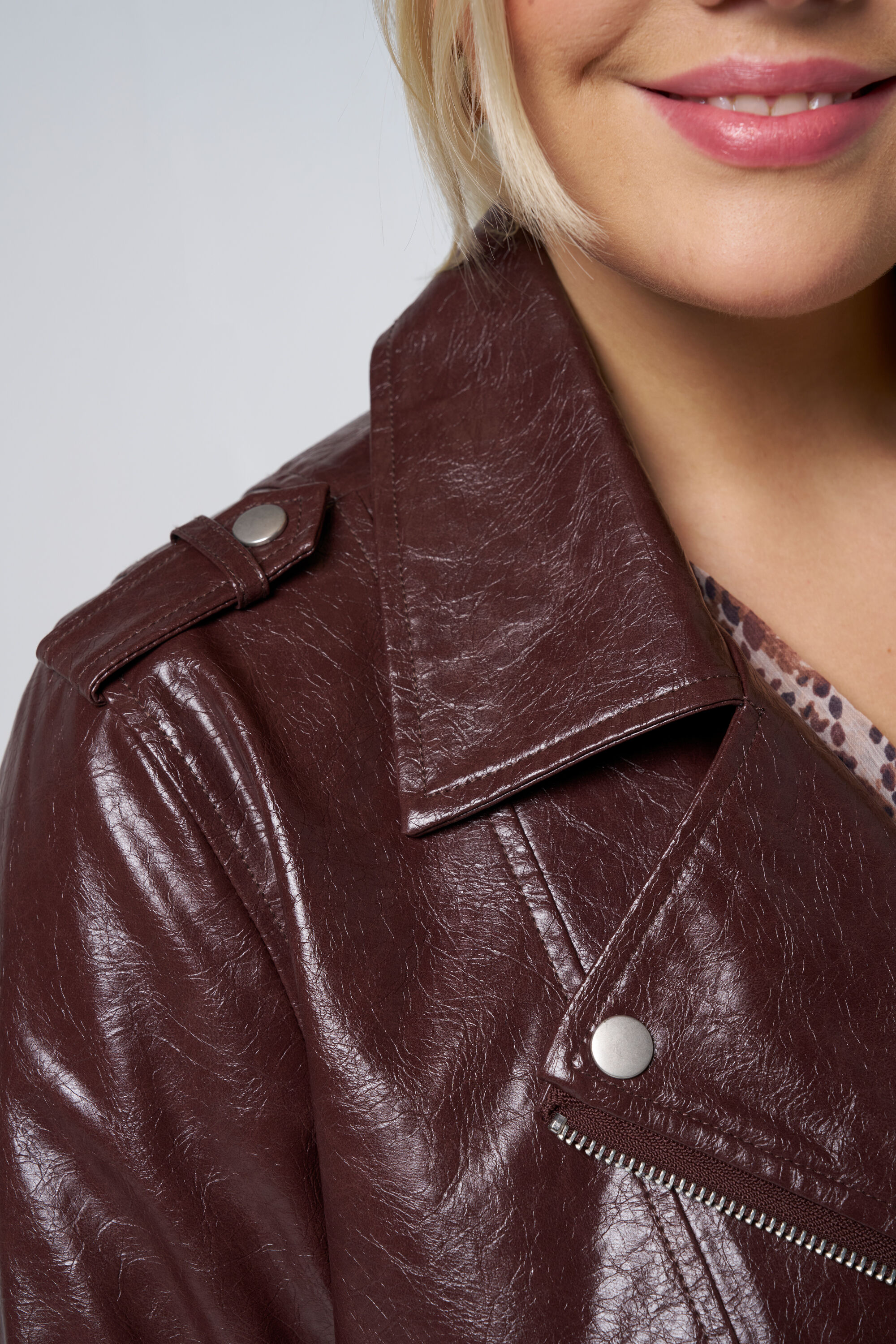 Cazadora imitaci&oacute;n cuero  image number 4