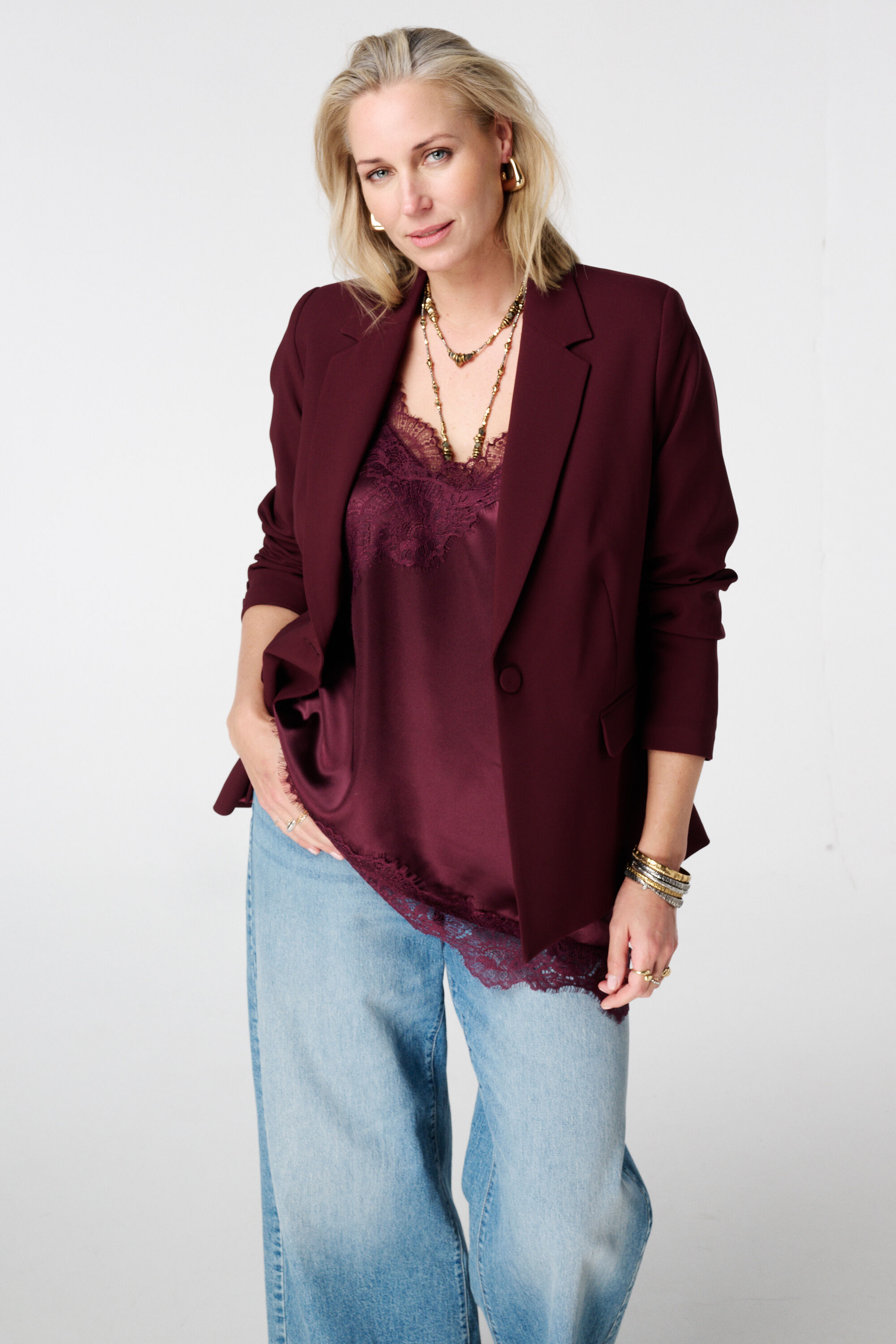 Top asim&eacute;trico con encaje