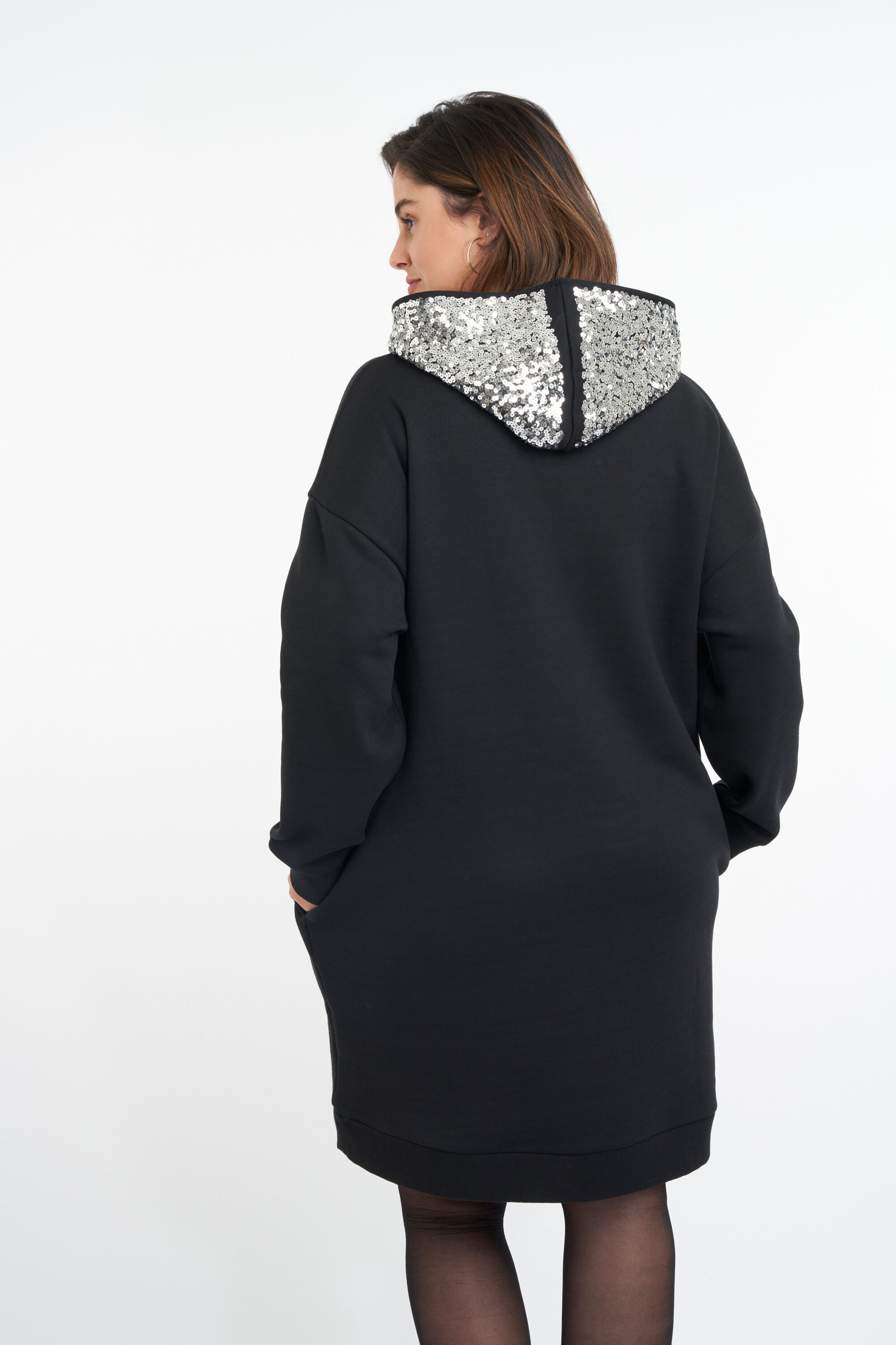 Su&eacute;ter con tachuelas image number 3