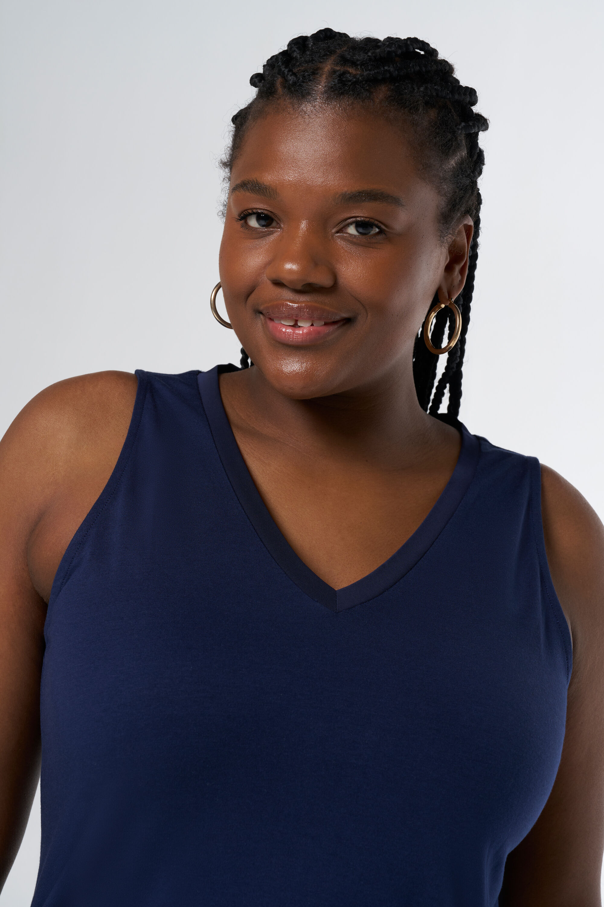 Top sin mangas con escote en V image number 5