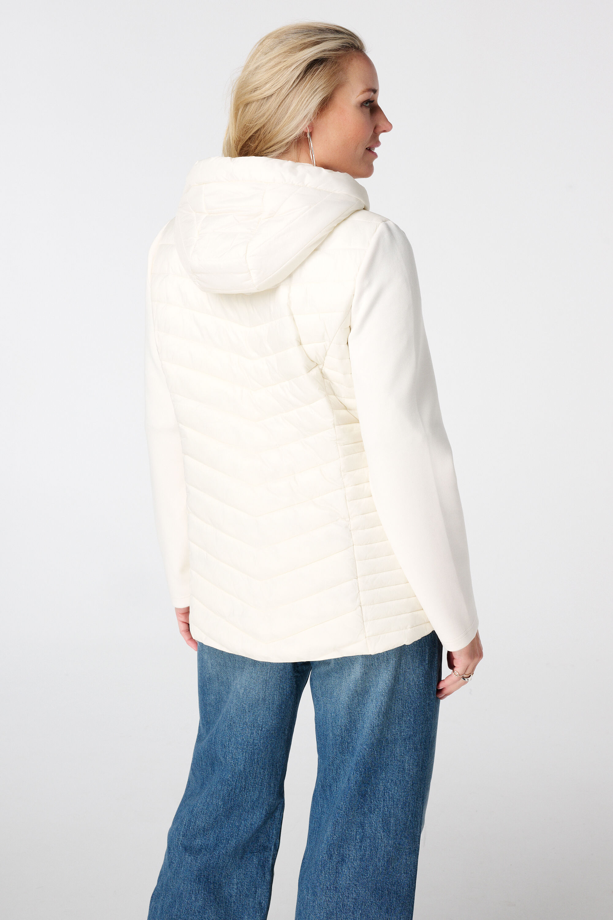 Chaqueta acolchada con mangas de tela image number 3