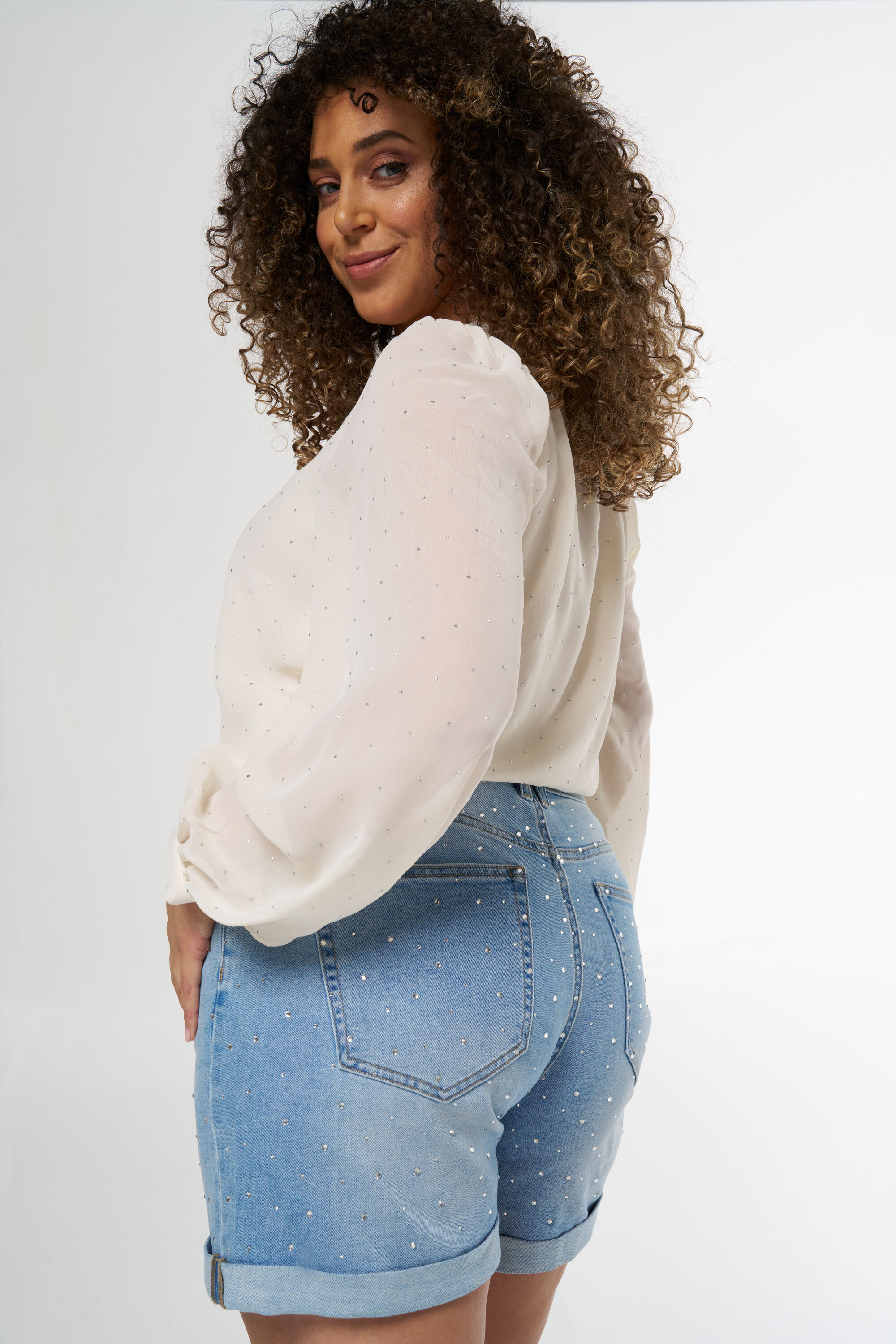 Corto con piedras image number 4