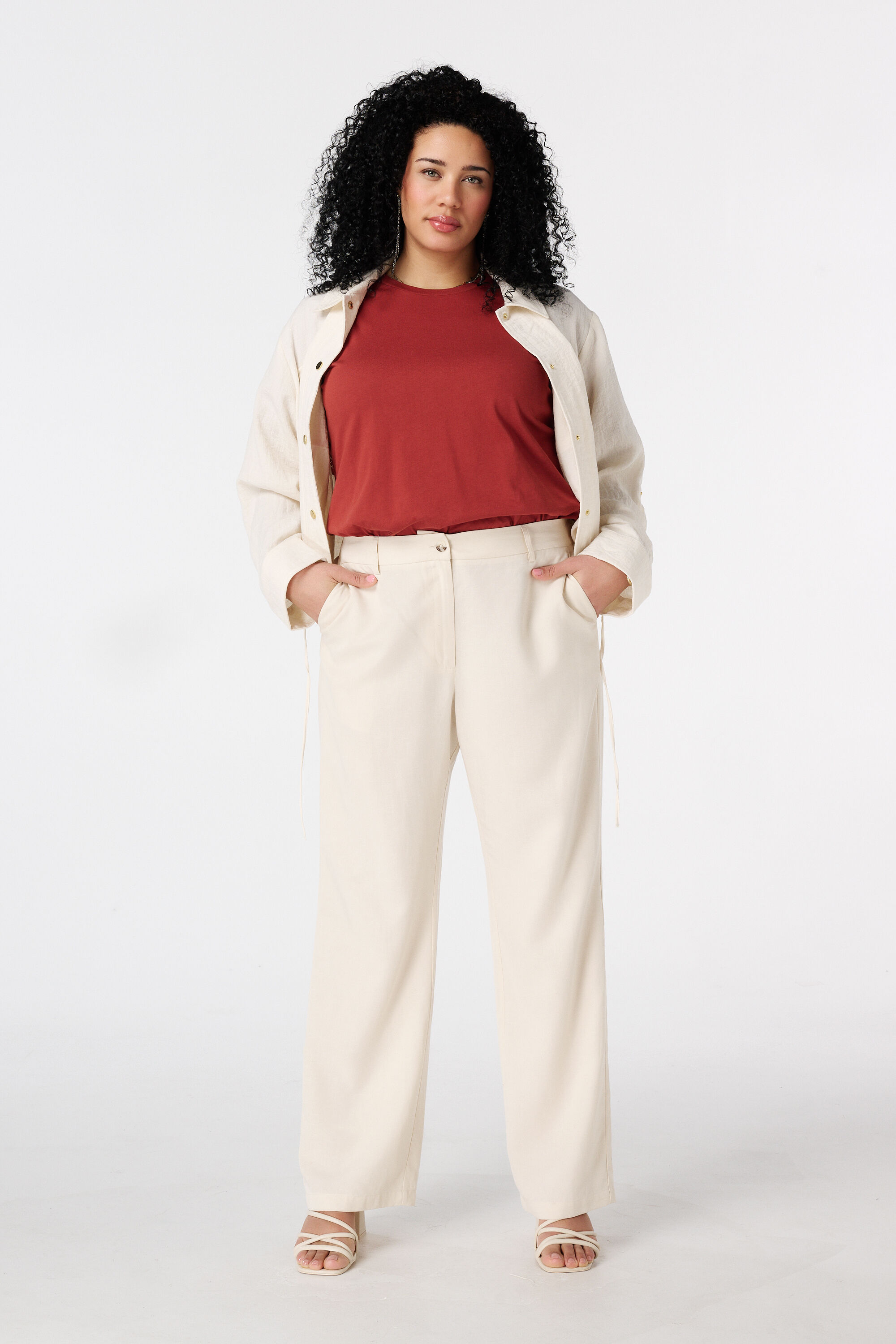 Camiseta con bordado image number 5