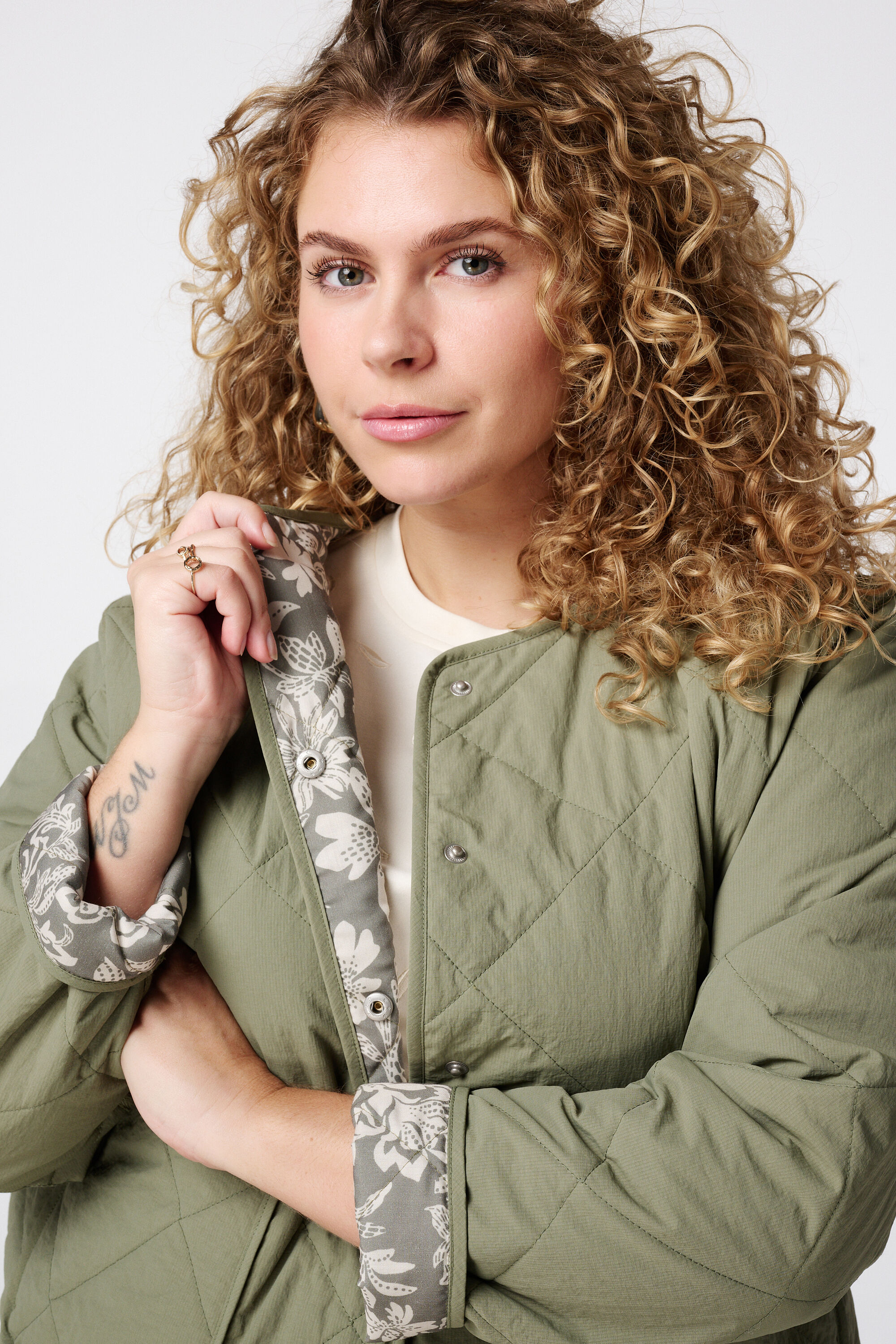 Chaqueta reversible con pespunte image number 4