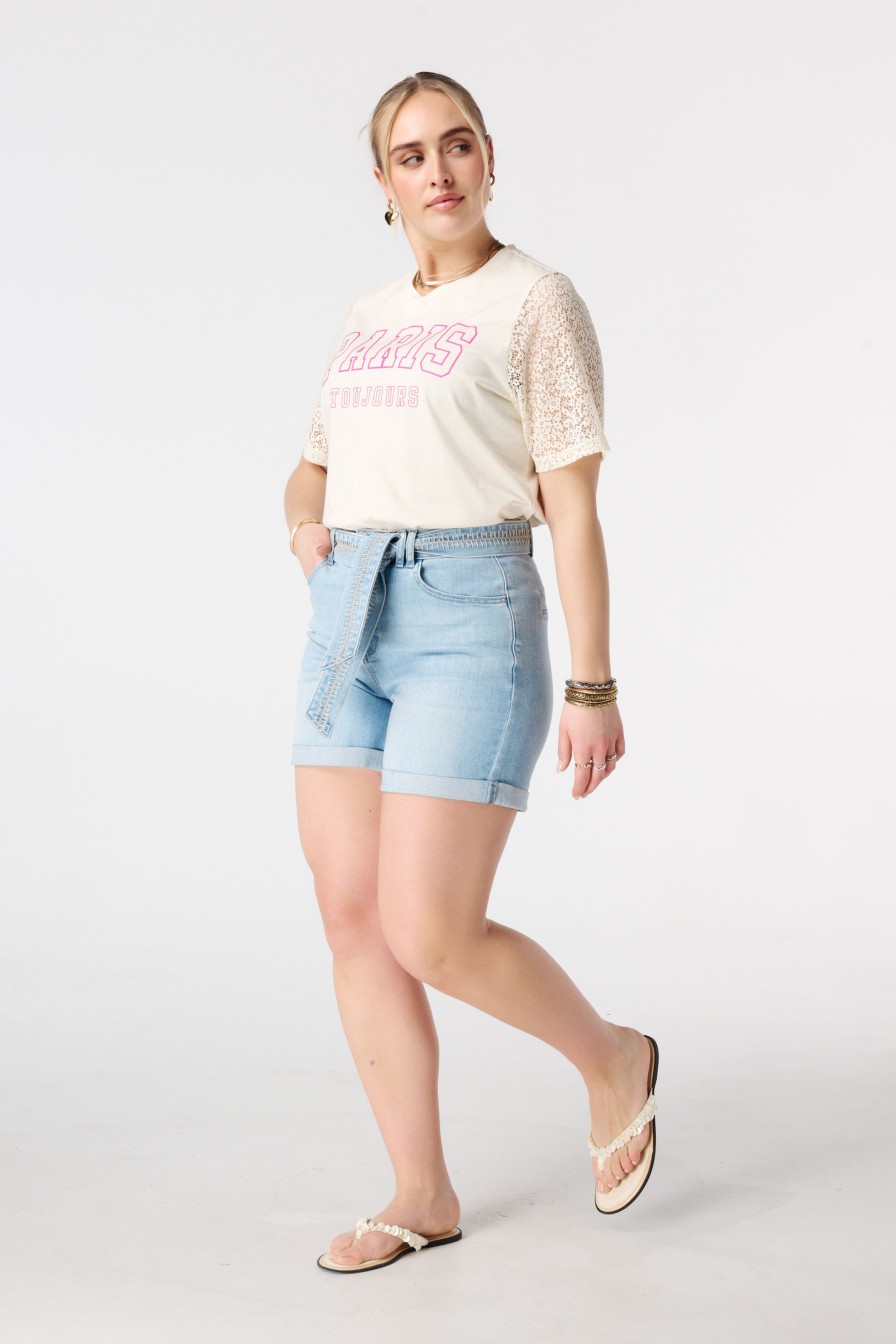 Camiseta con mangas de encaje image number 5