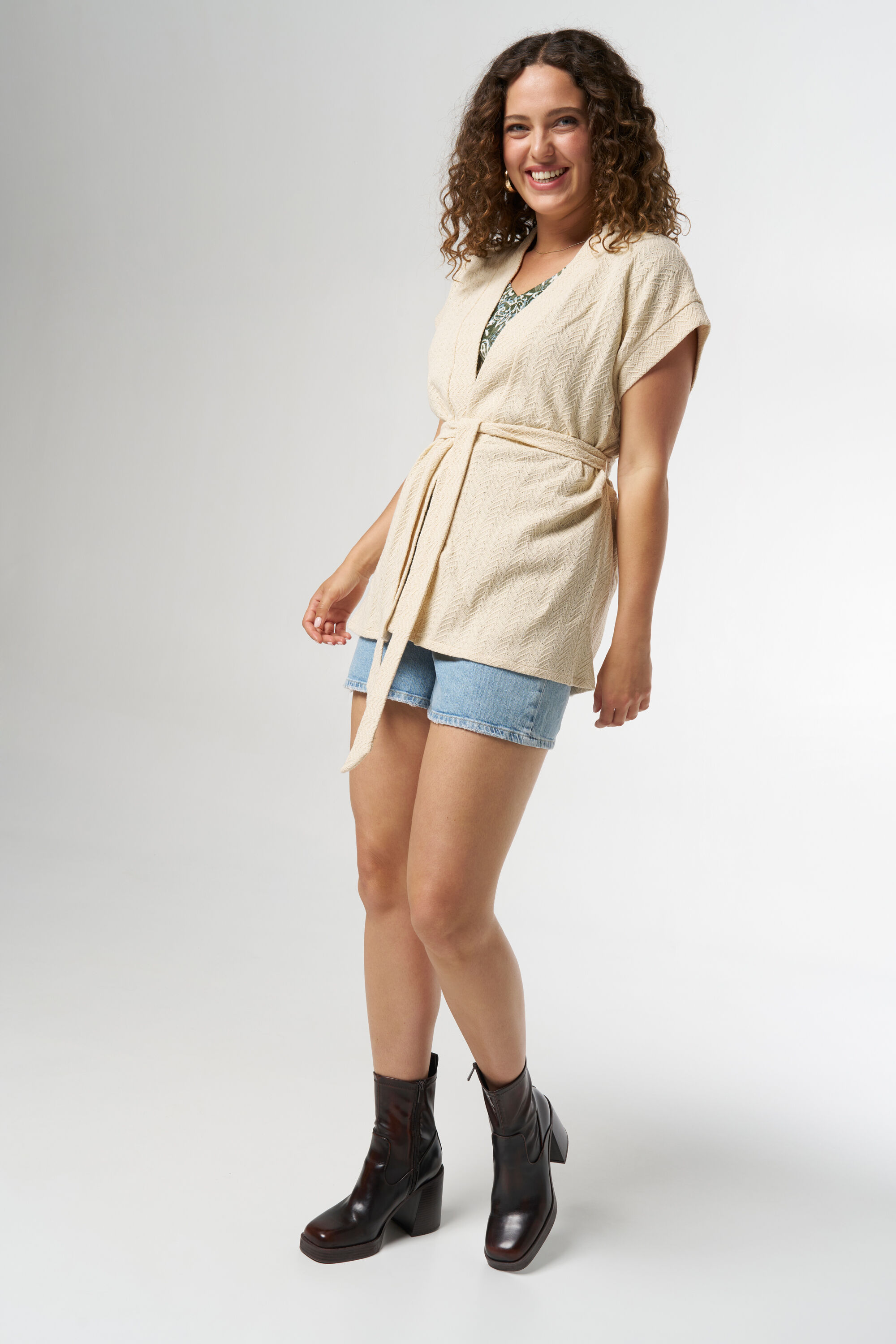 Chaleco con cinto image number 5