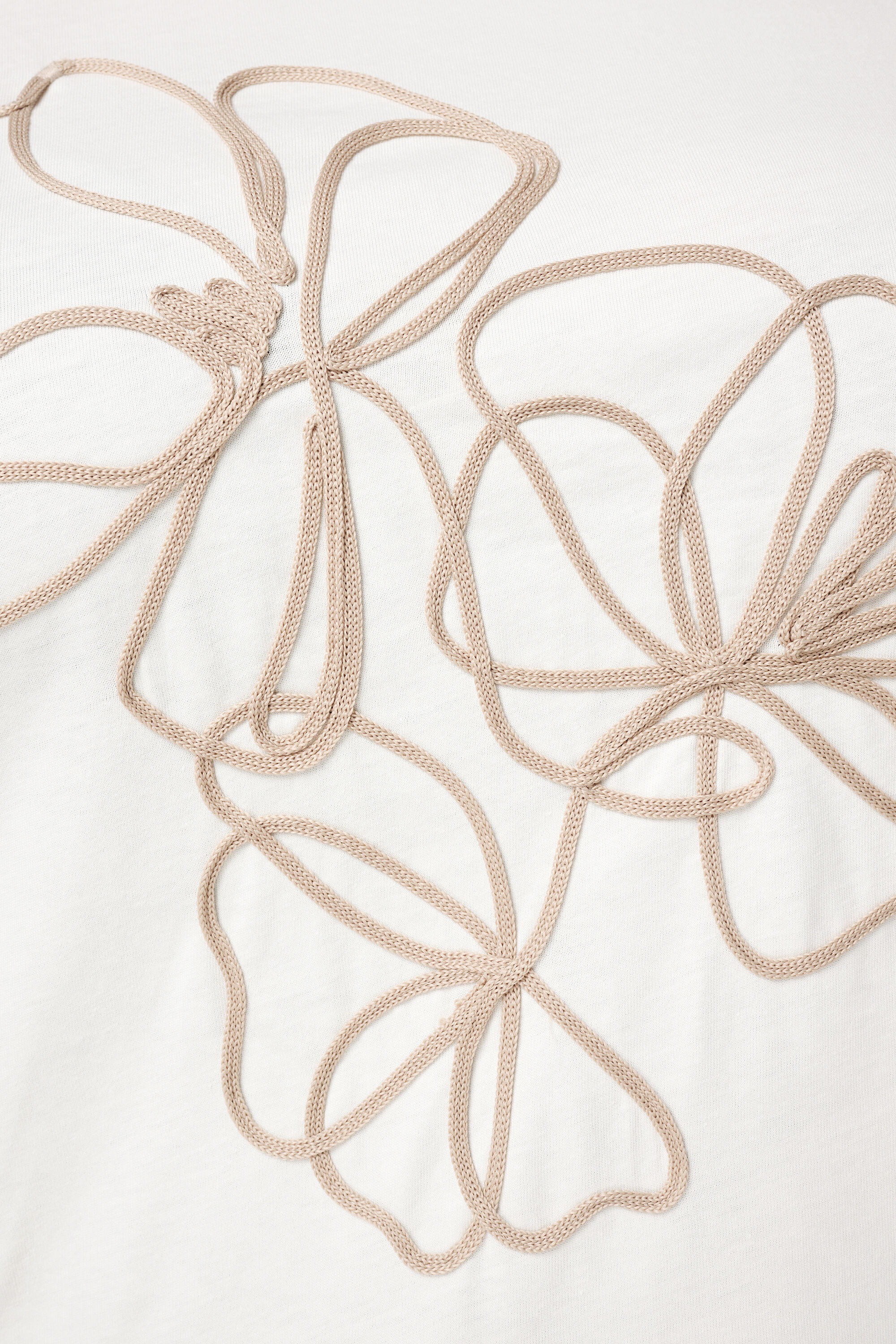 Camiseta con bordado image number 6