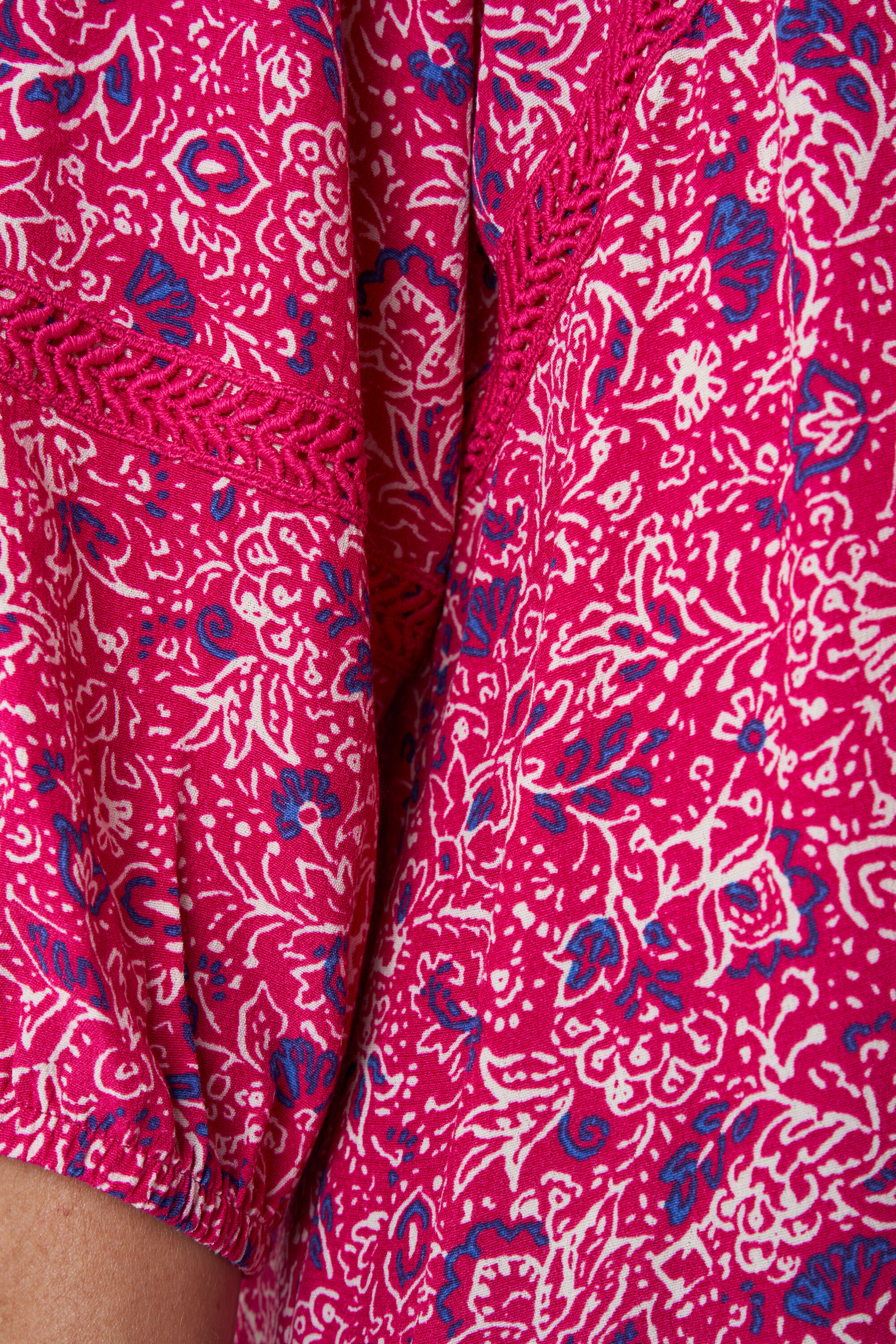 Blusa con dise&ntilde;o estampado image number 5