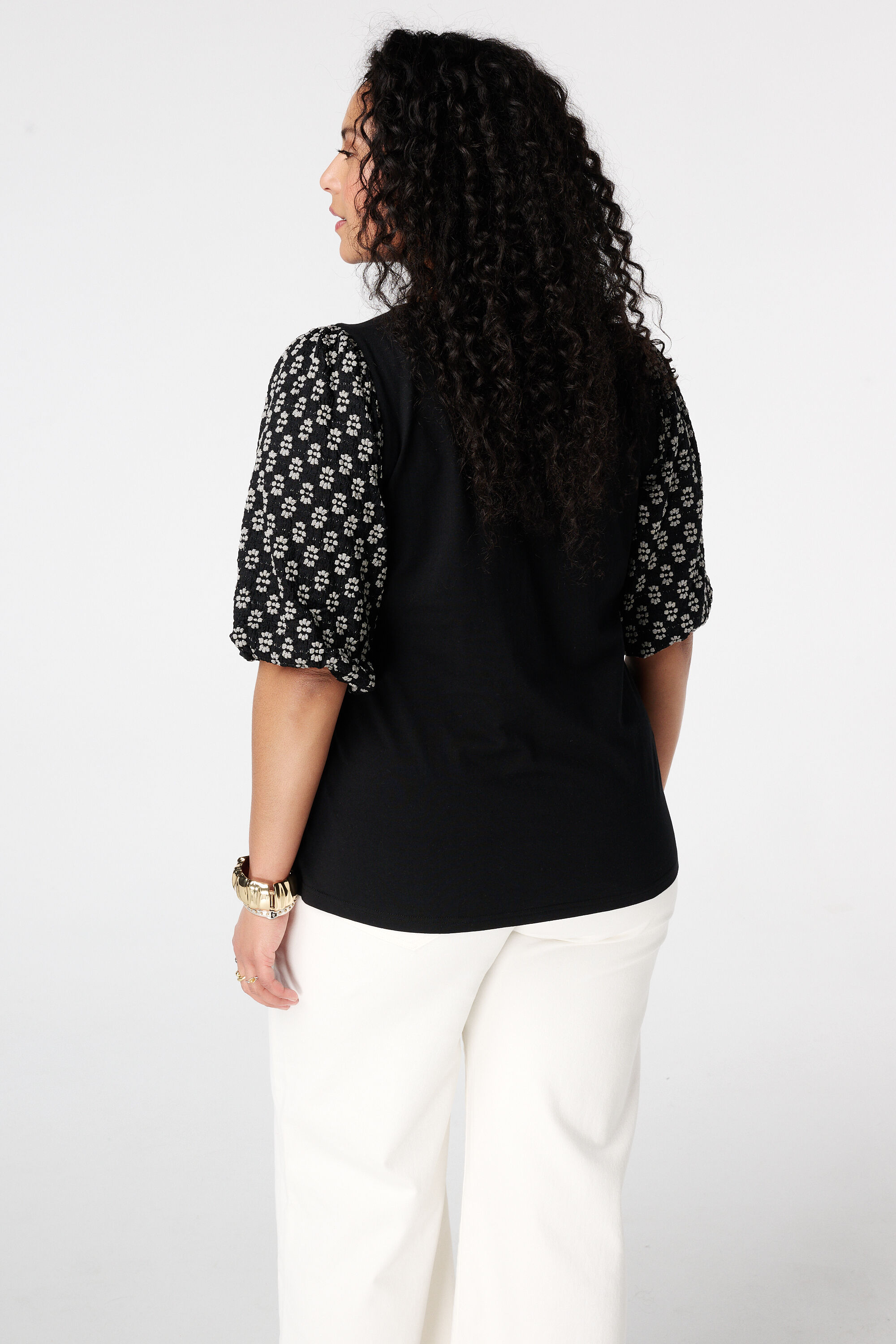 Top con mangas abullonadas image number 3