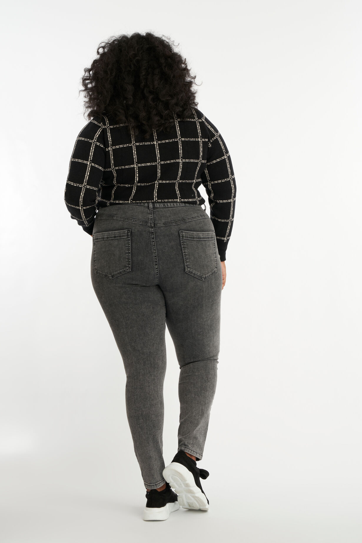 Vaqueros de pitillo CHERRY de cintura alta image number 5