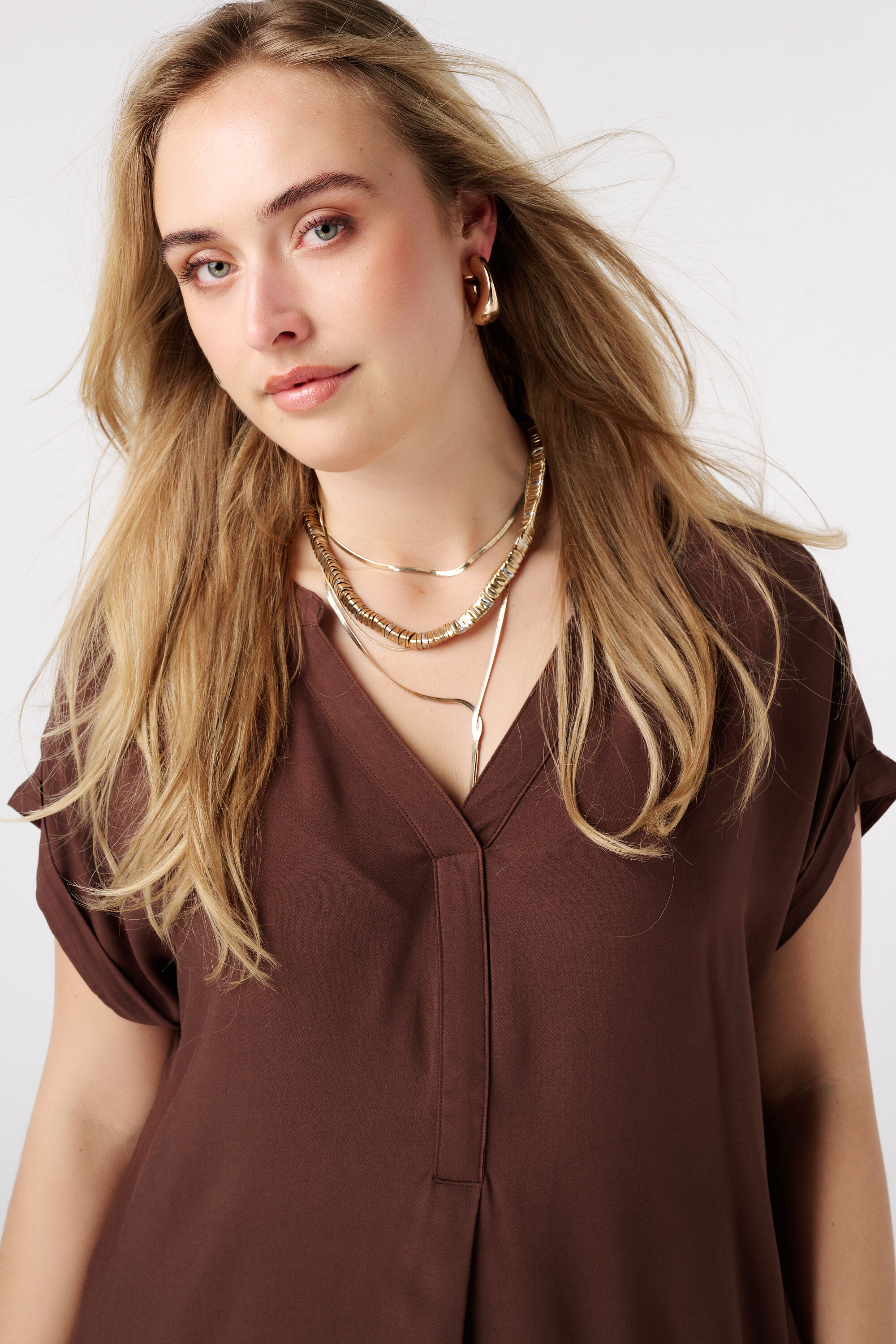 Vestido con escote en V image number 4