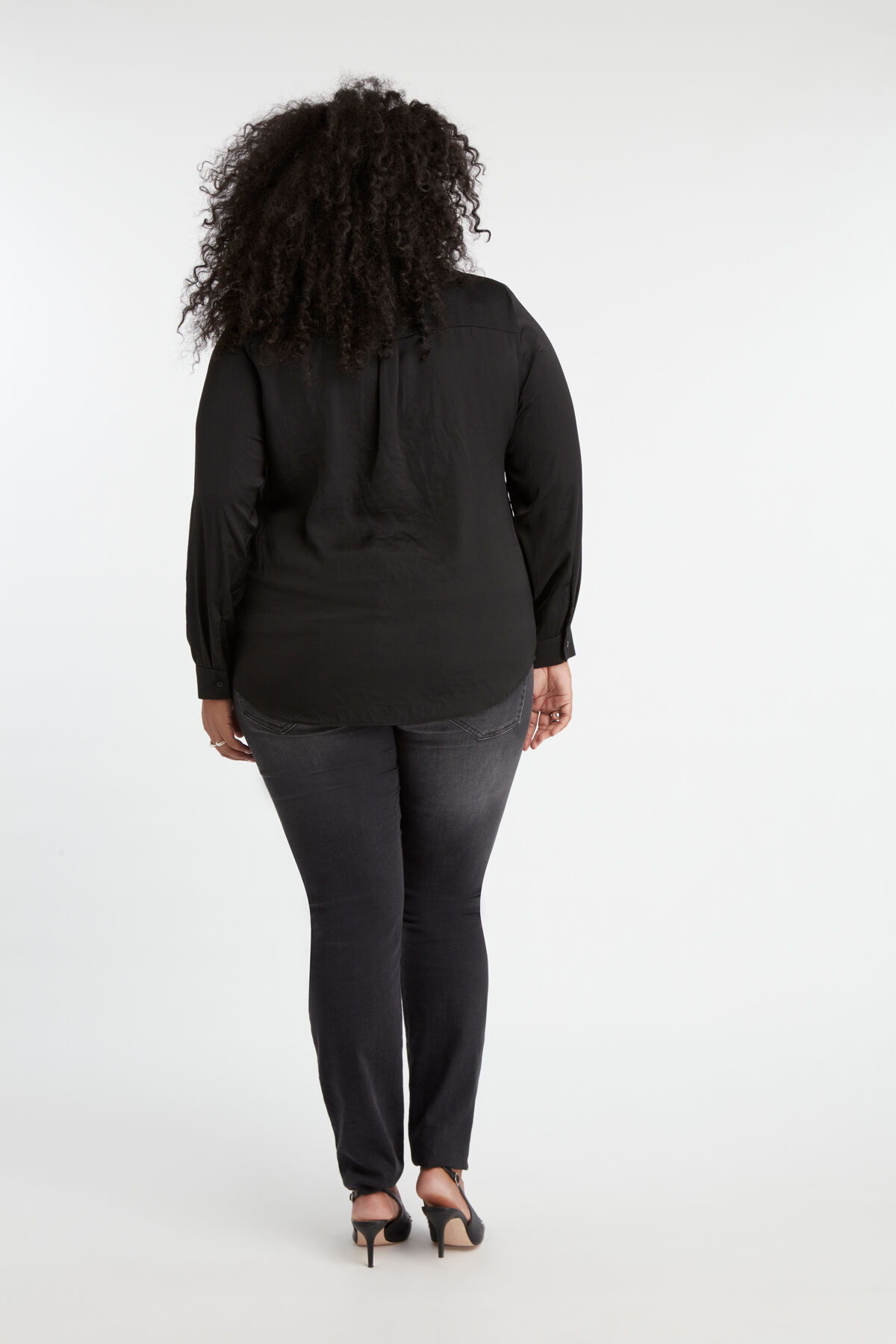 Blusa de sat&eacute;n image number 3