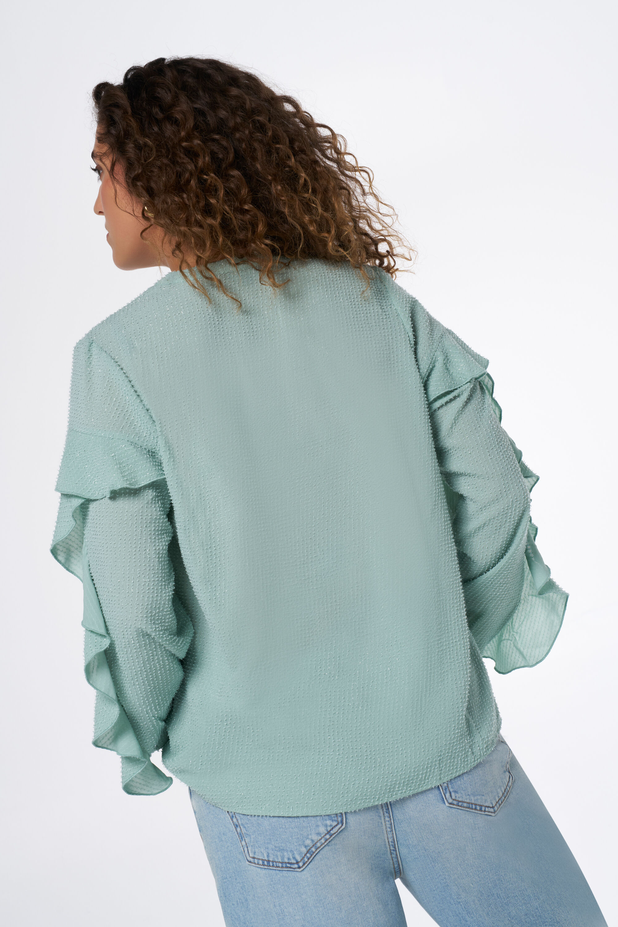 Blusa con volantes image number 3