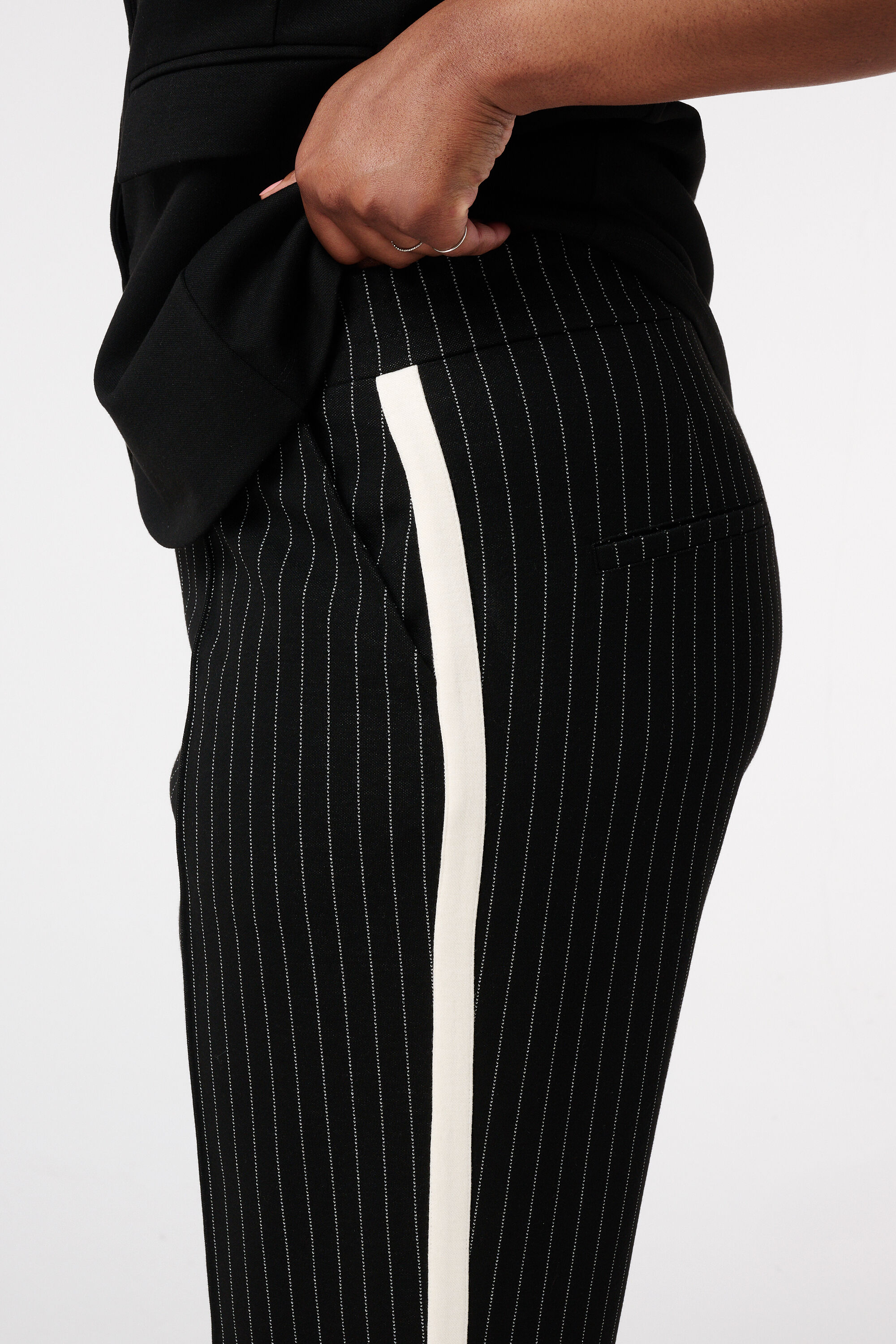 Pantalones de raya diplom&aacute;tica image number 4