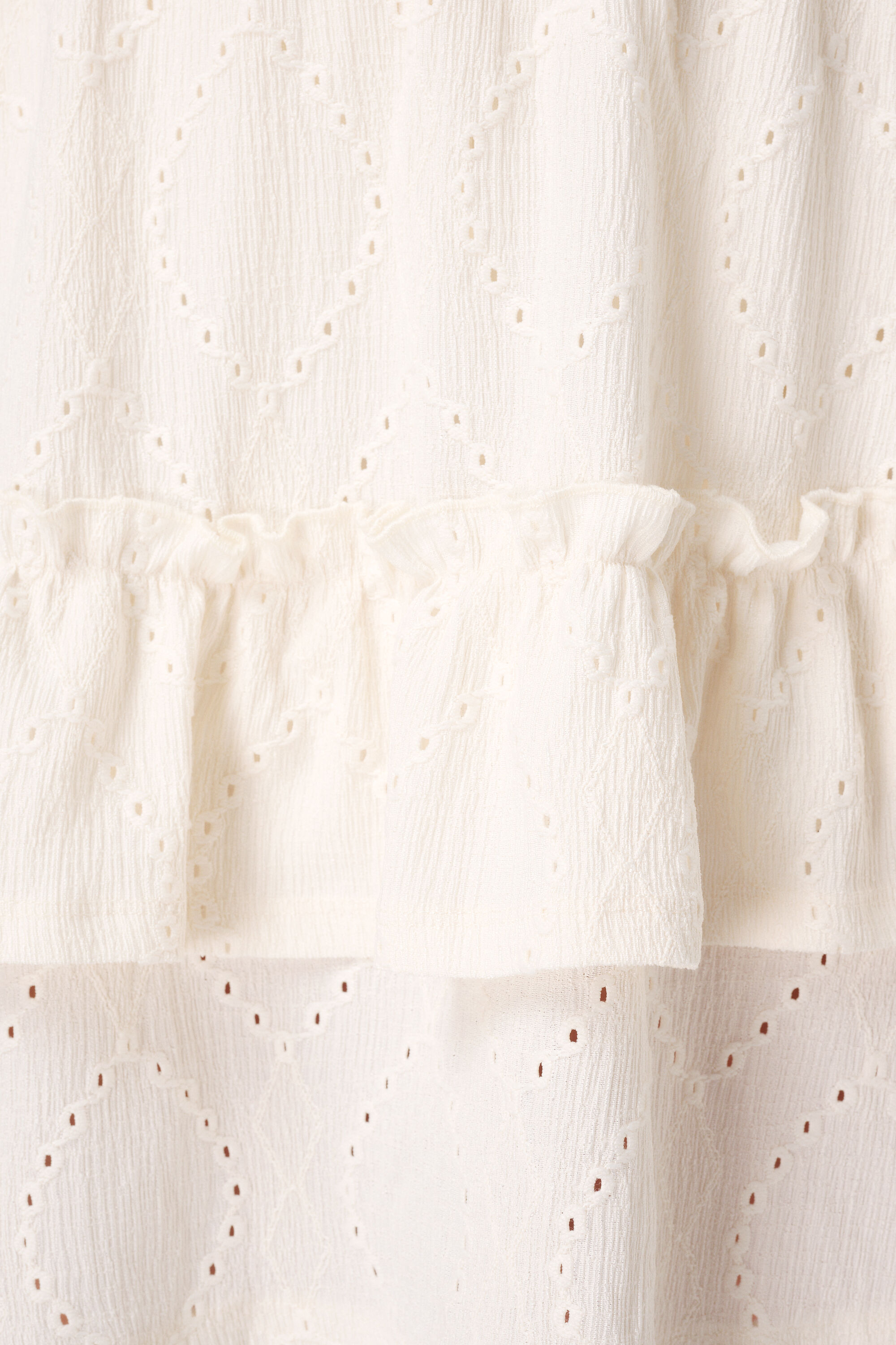 Falda con aspecto bordado