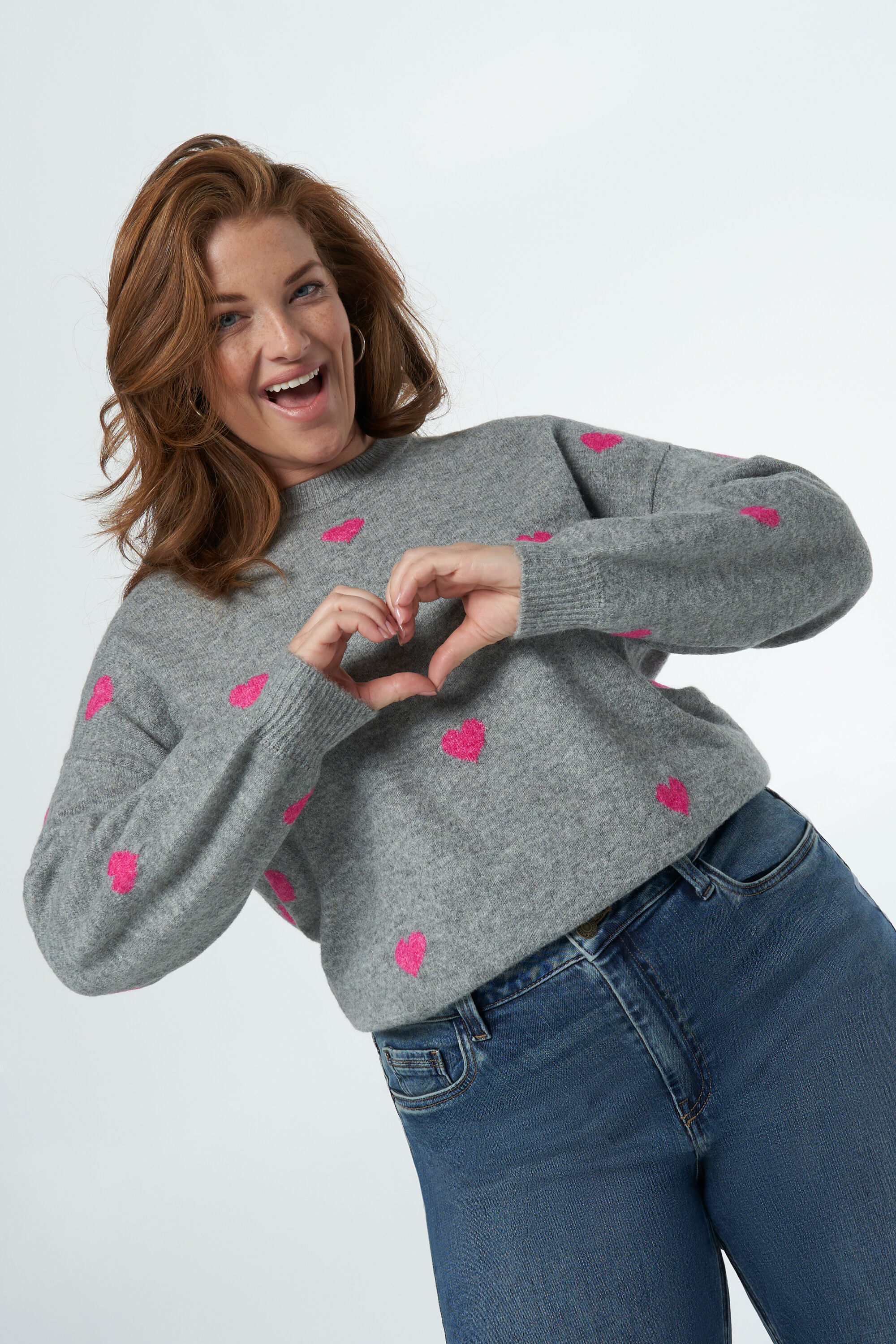Su&eacute;ter con patr&oacute;n de corazones image number 6