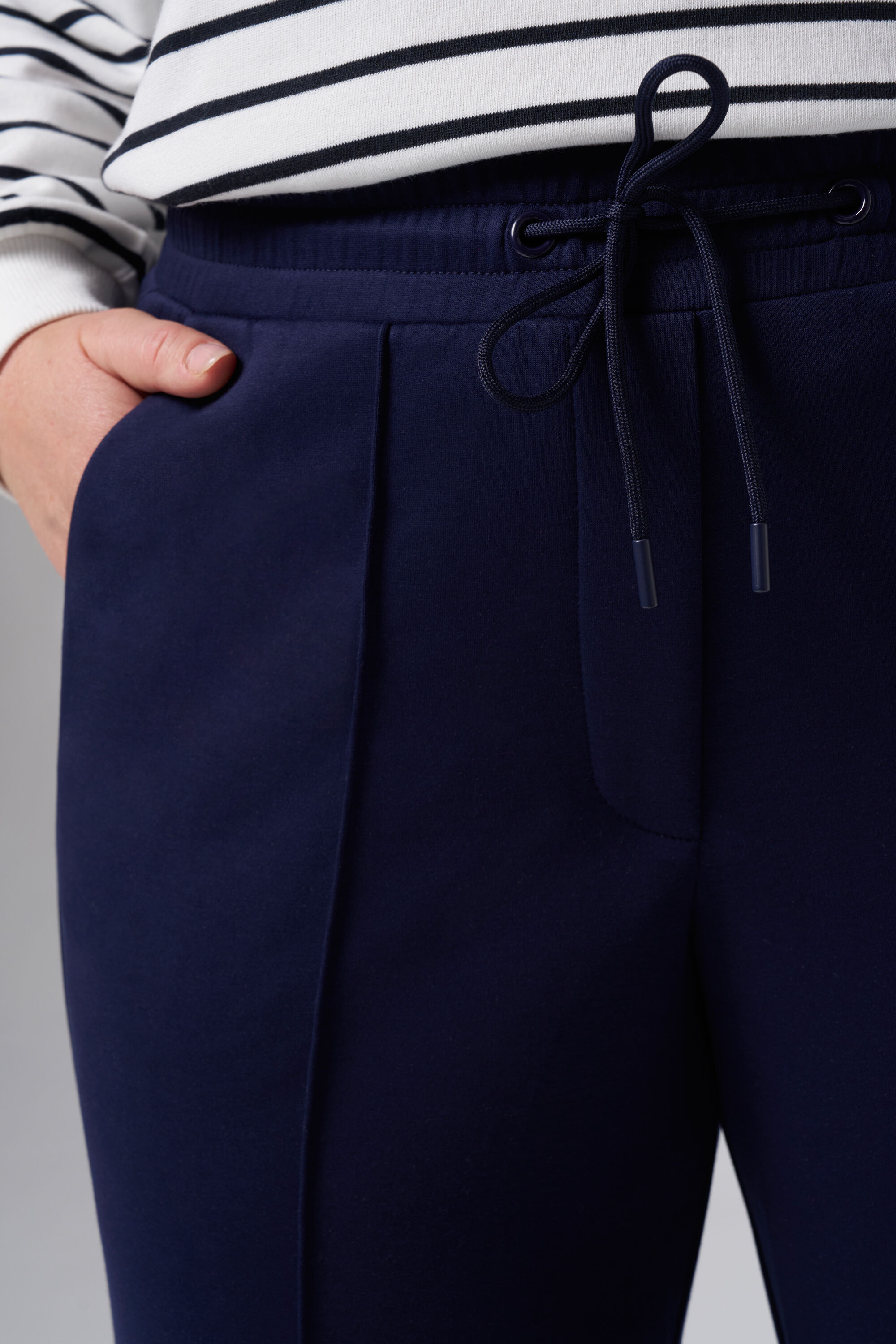 Vaqueros con pespunte decorativo  image number 4