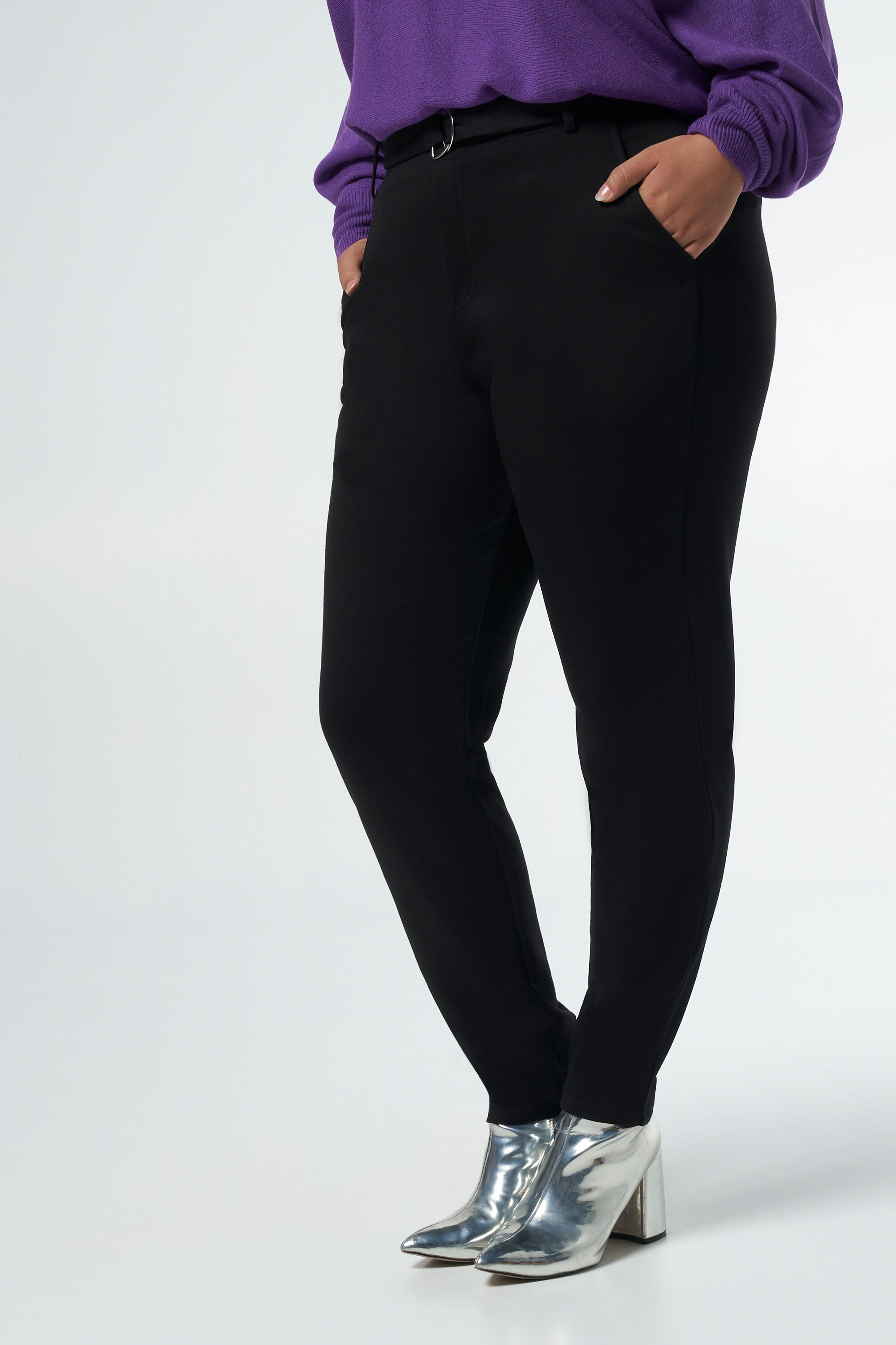 Pantalones con cinto image number 5