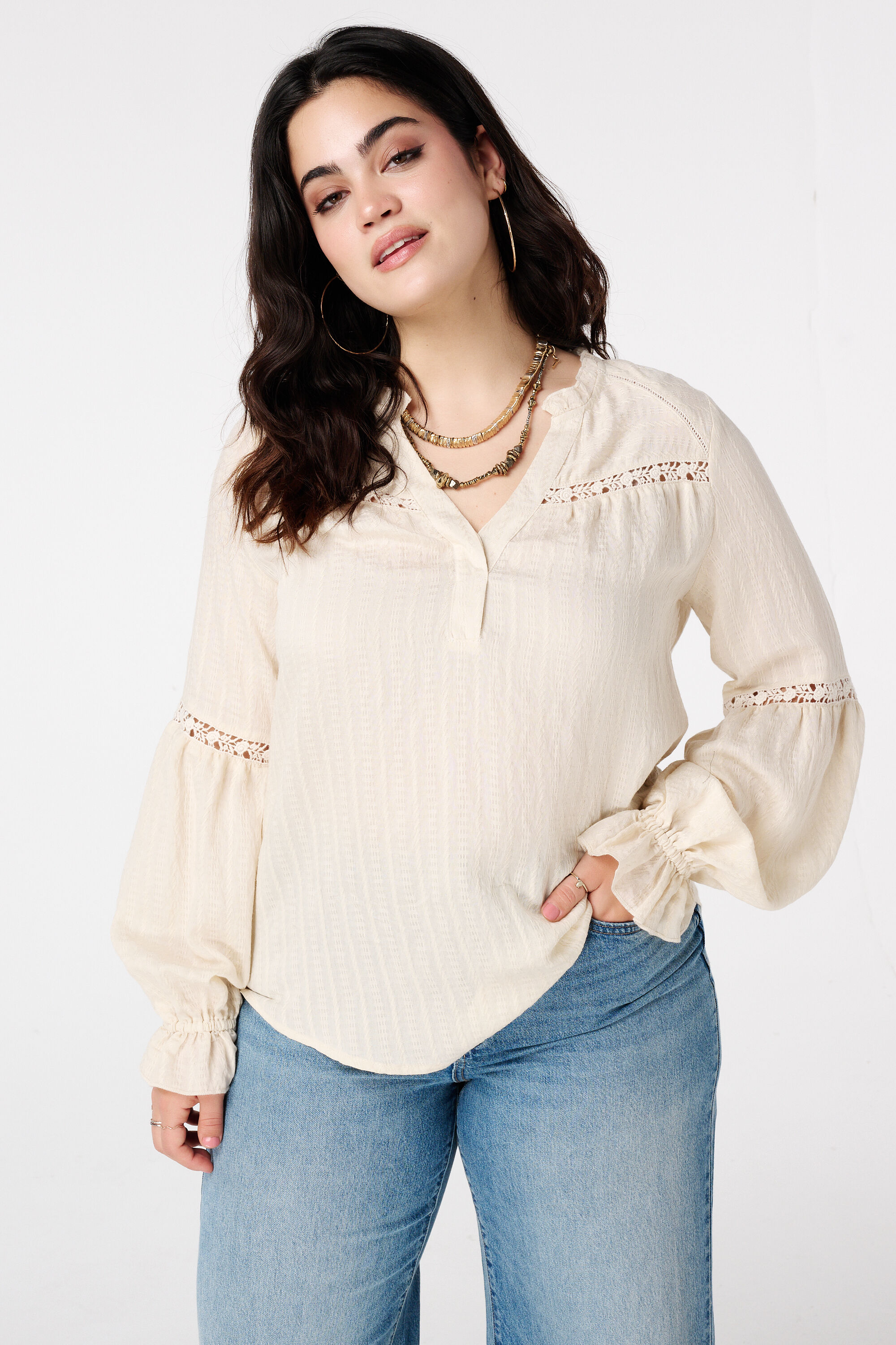 Blusa con bordado calado