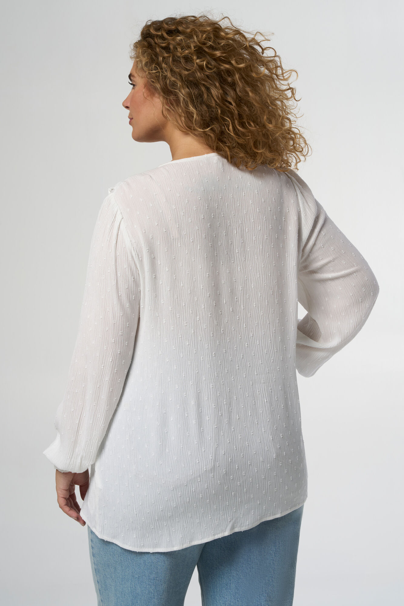 Blusa con estructura y detalles. image number 3