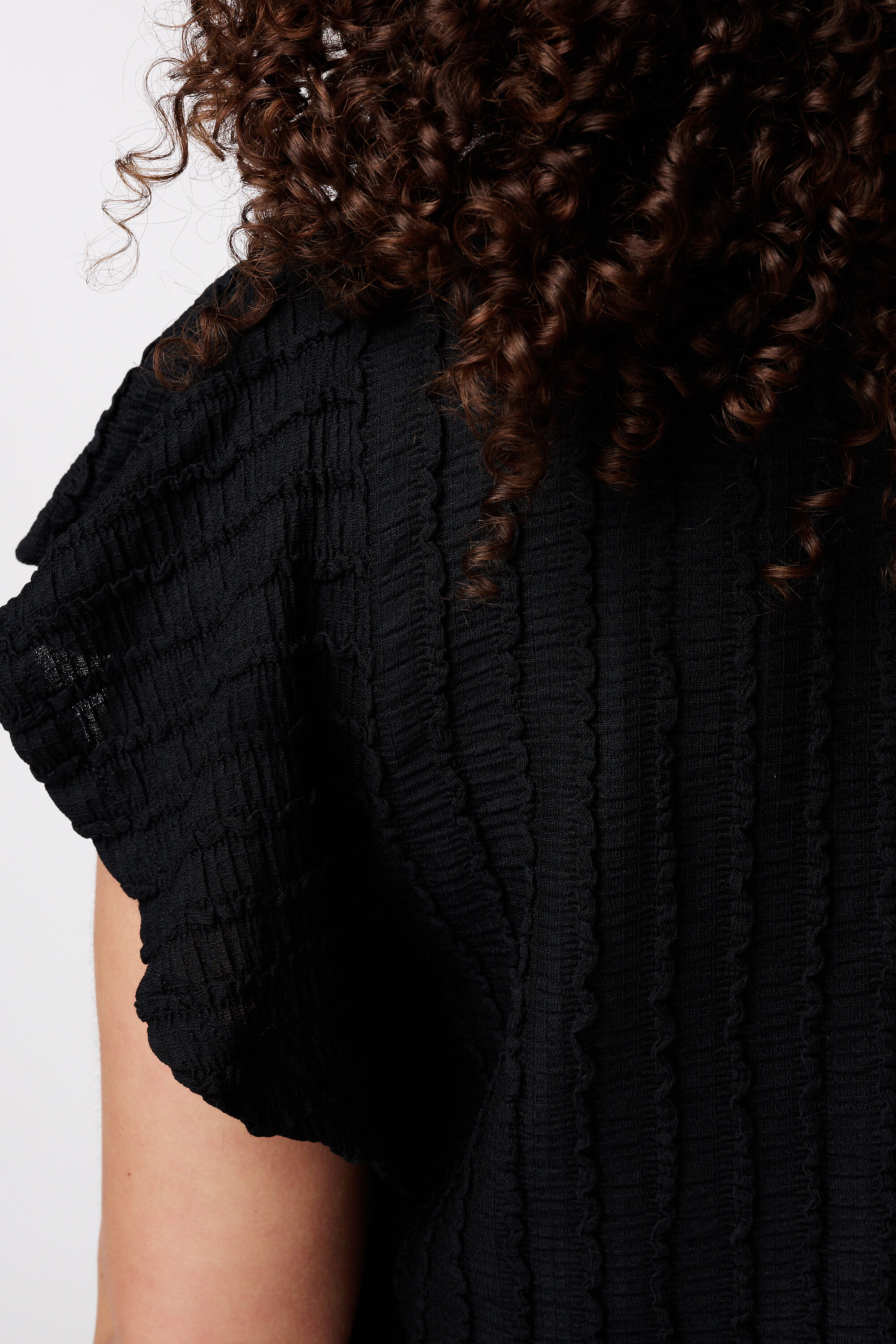 Top con mangas mariposa image number 6