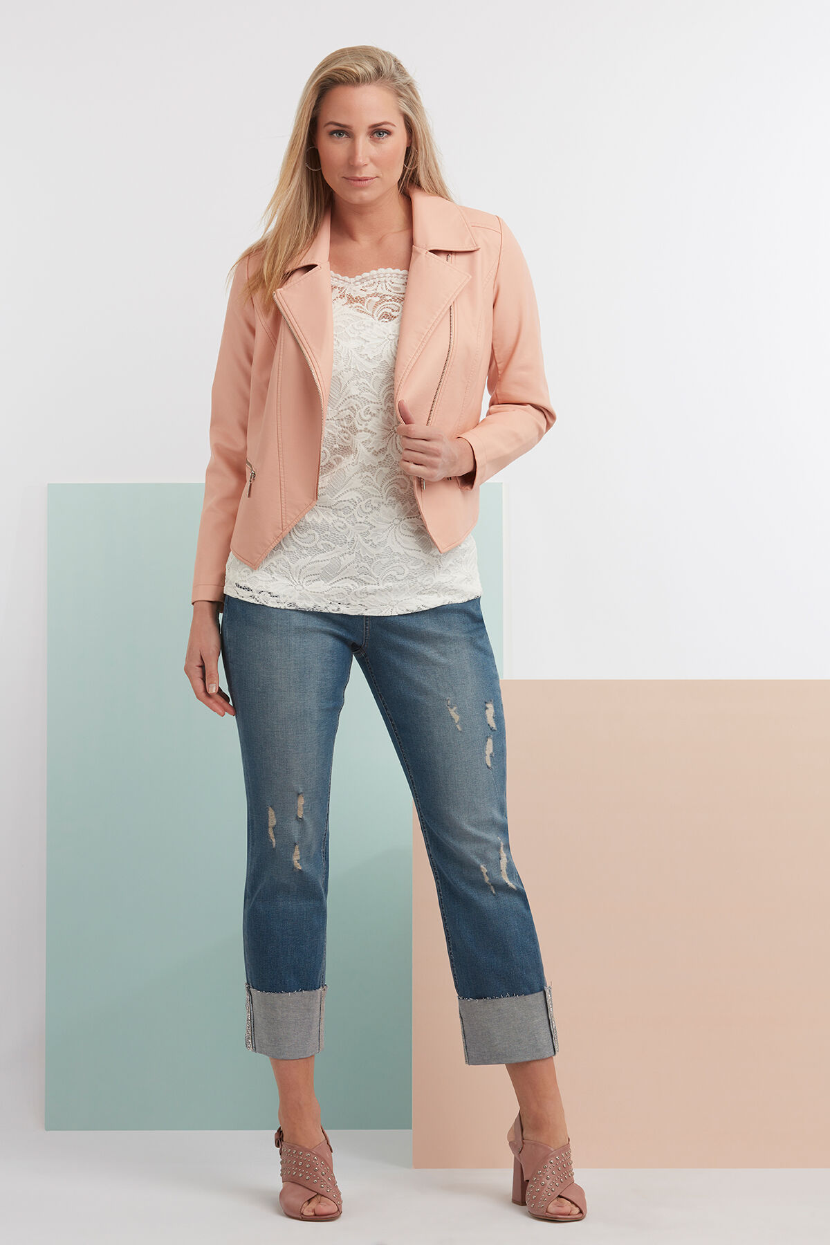 Top de encaje con hombros descubiertos image number 4