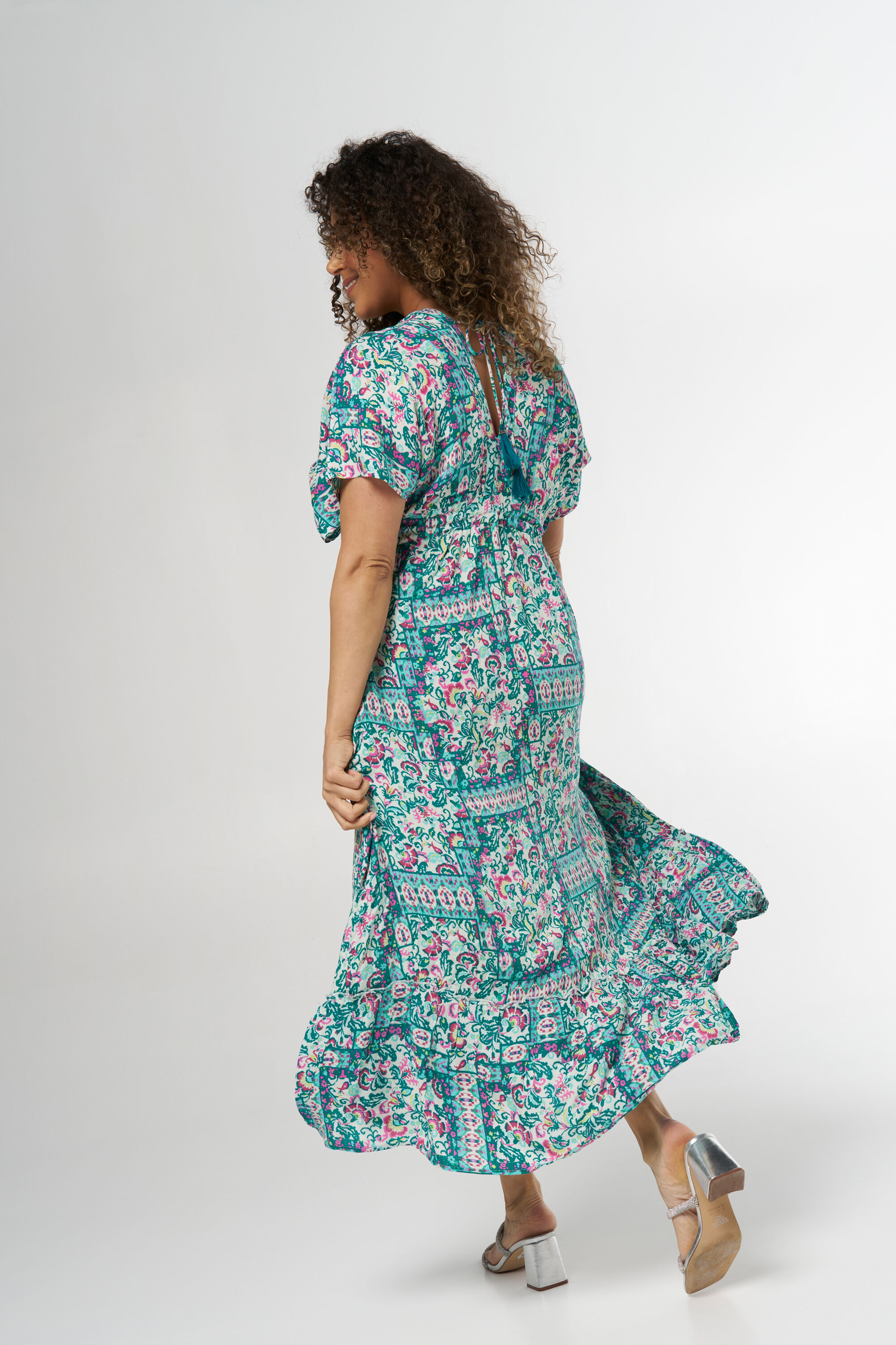 Vestido maxi con escote en V image number 3