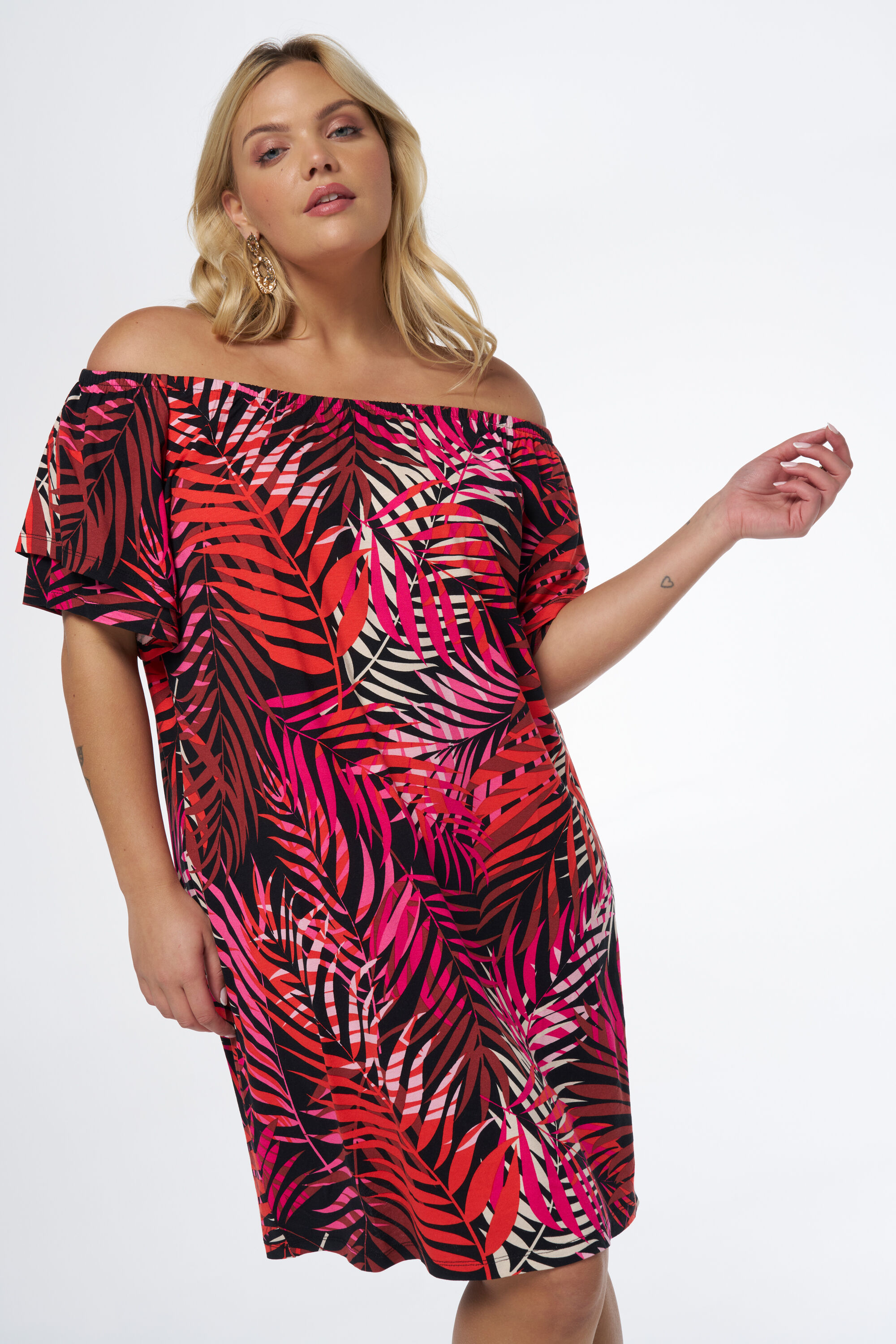 Vestido con los hombros al descubierto image number 5