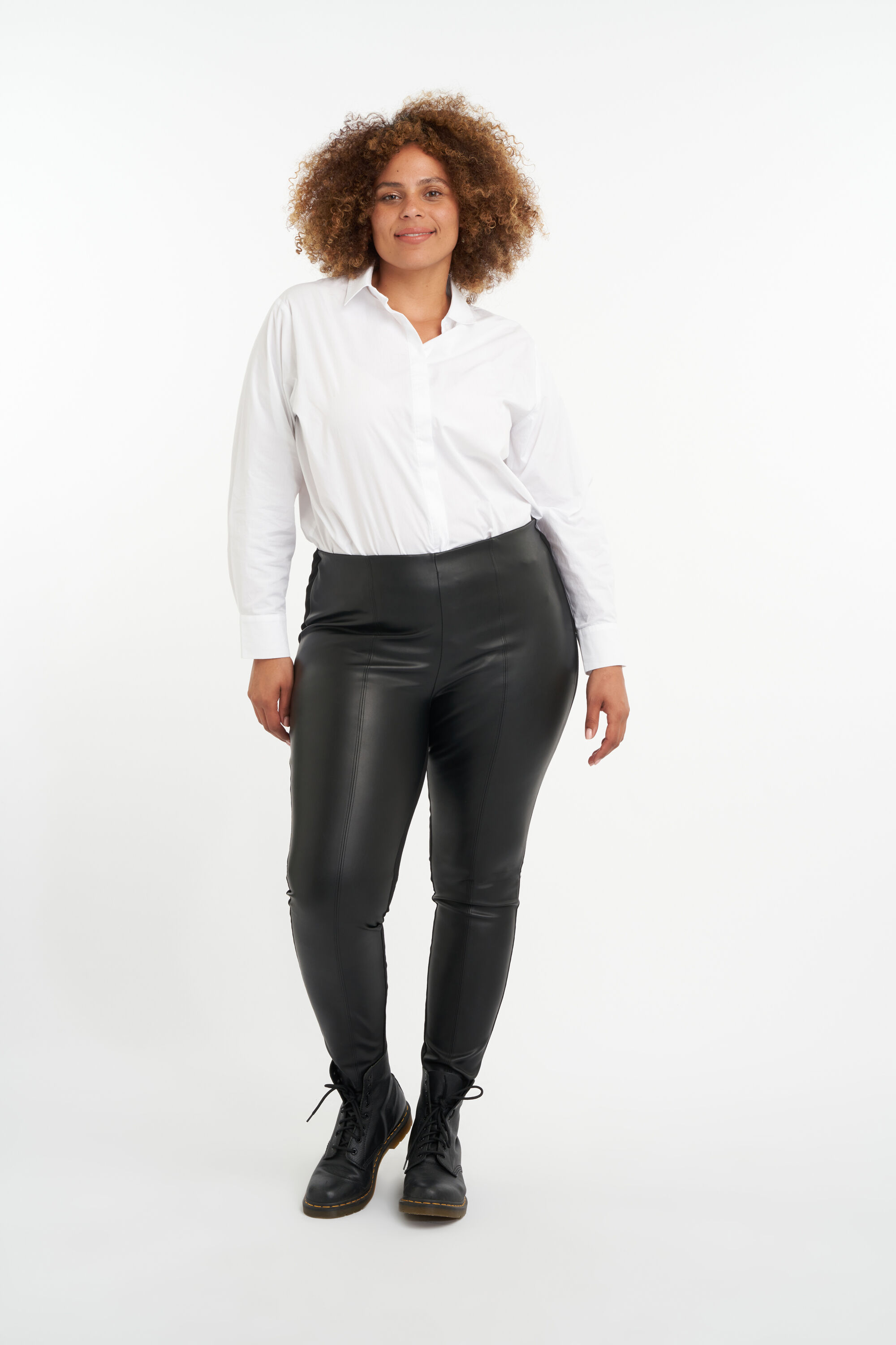 Leggings de cuero sint&eacute;tico image number 4