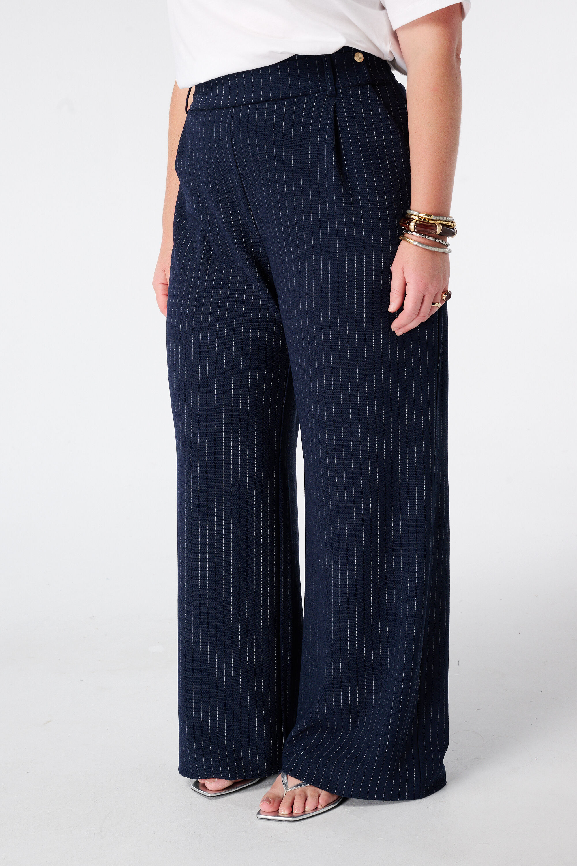 Pantal&oacute;n wide leg con raya diplom&aacute;tica image number 5