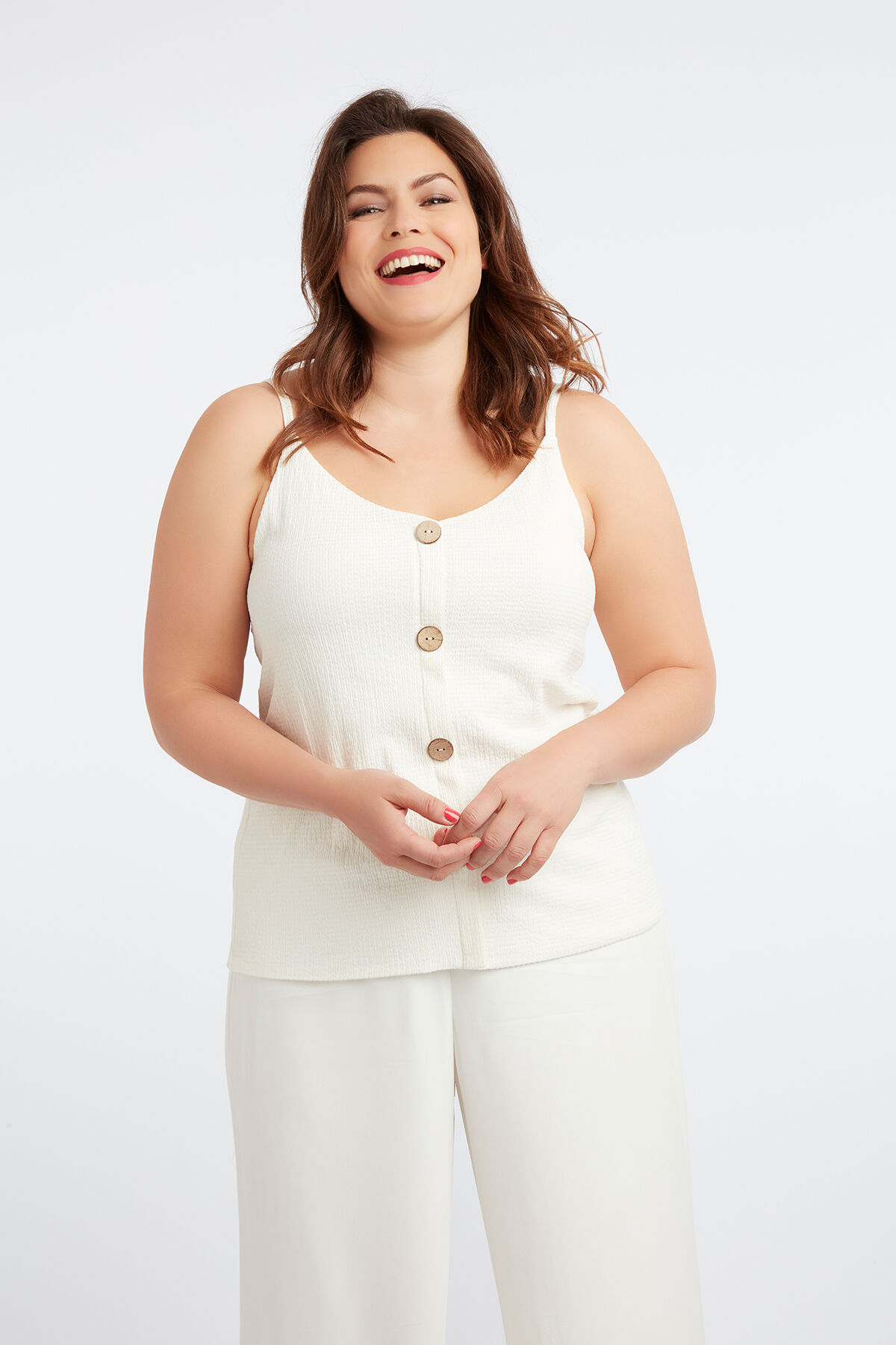 Top sin mangas con botones decorativos  image number 4