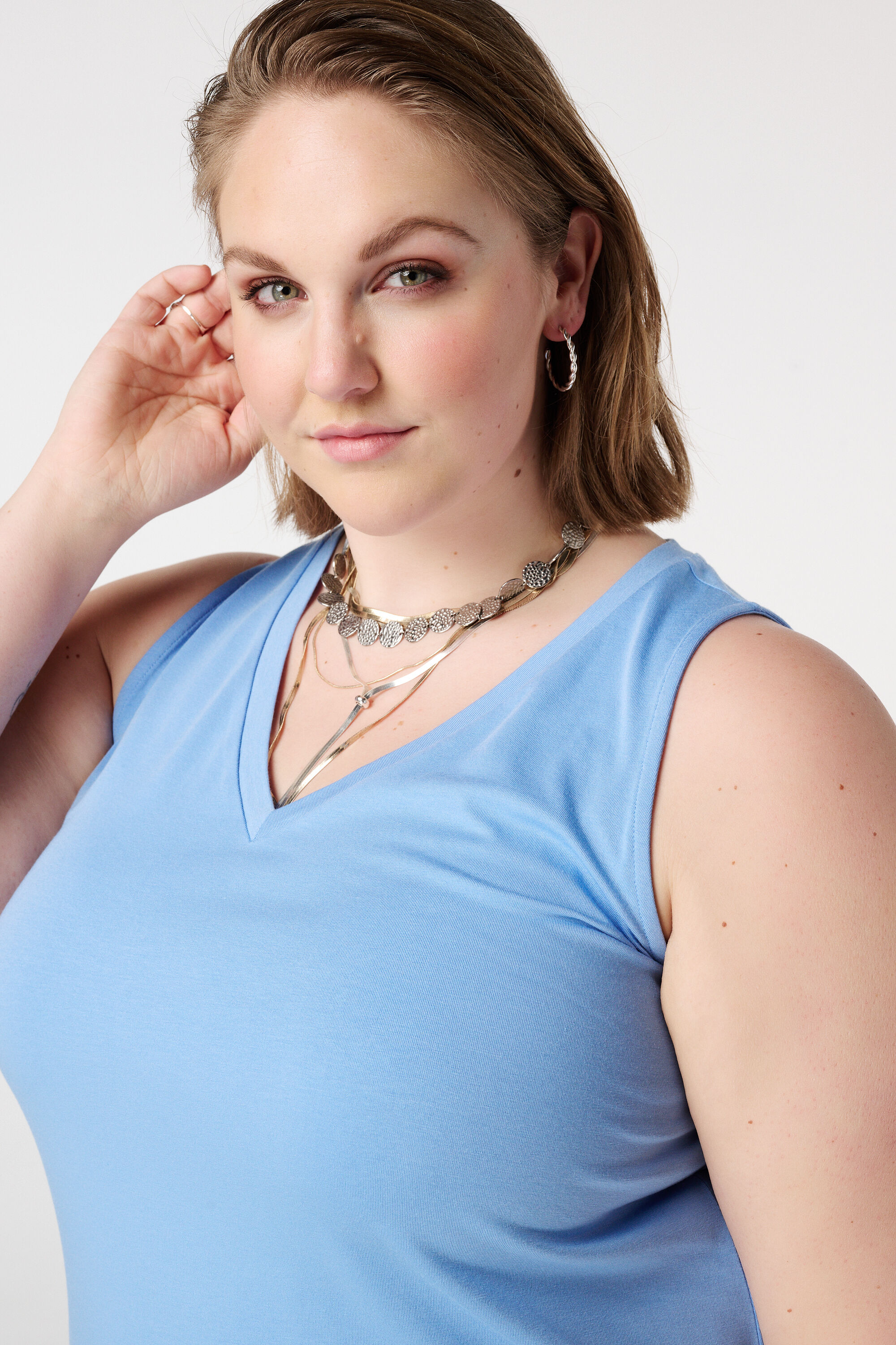 Camiseta de tirantes con escote en V image number 4