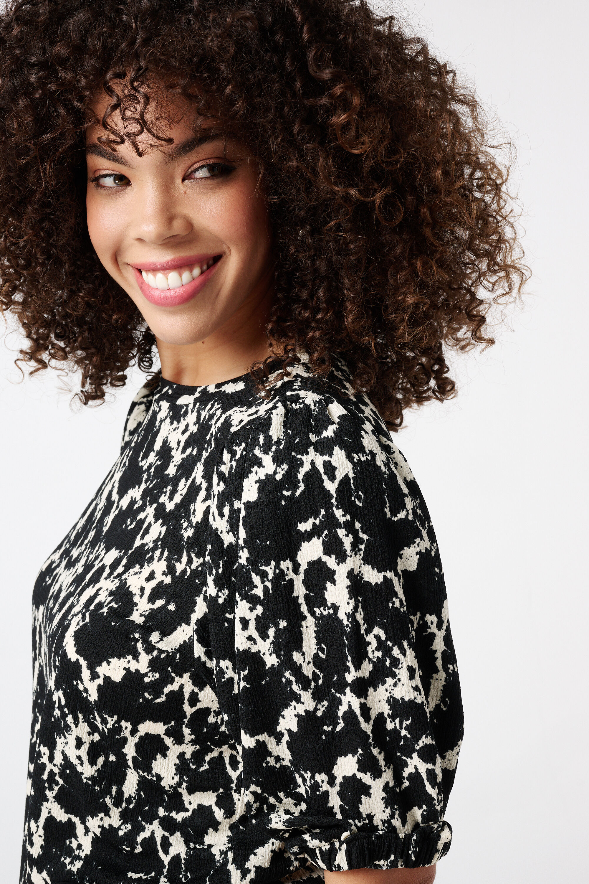 Top con manga abullonada image number 4