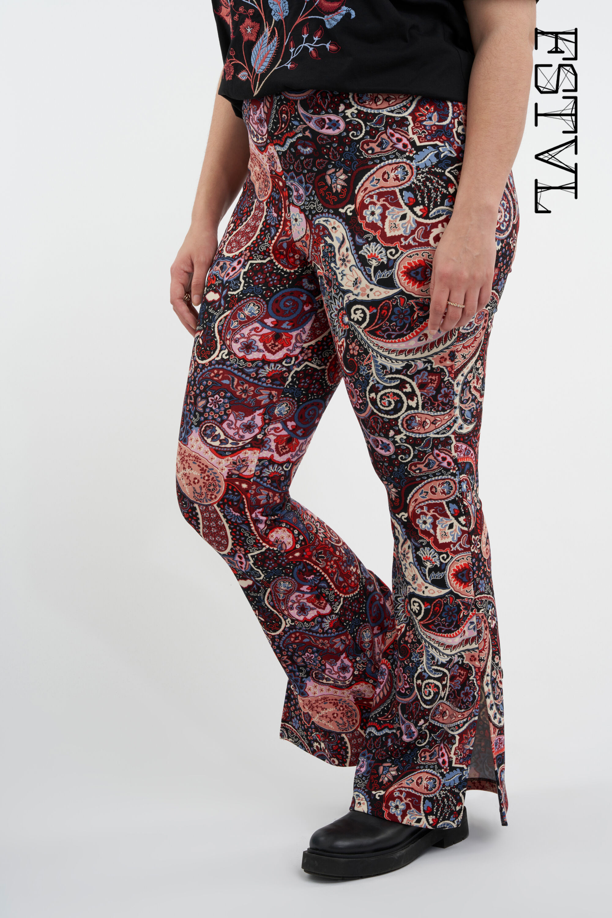 Legging acampanado con estampado  image number 0