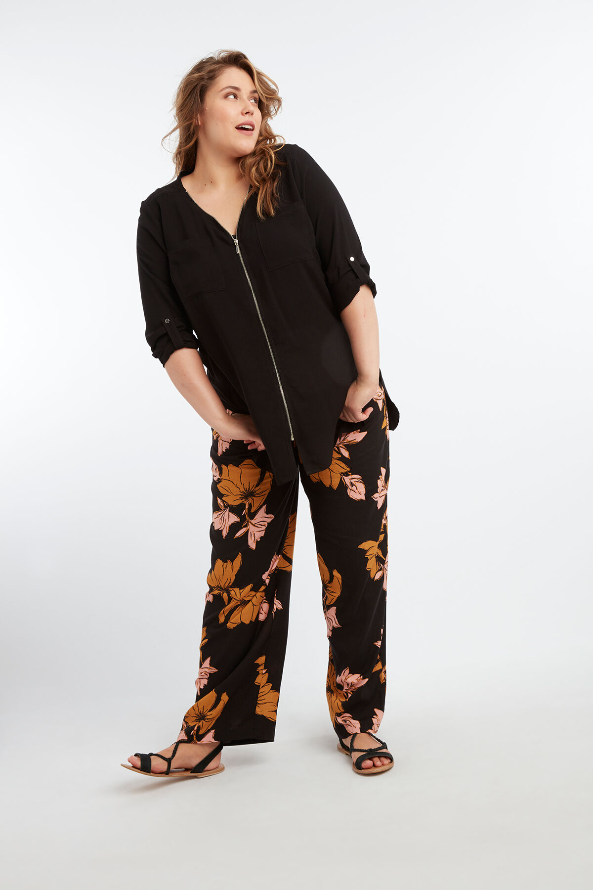 Blusa larga con cremallera image number 3