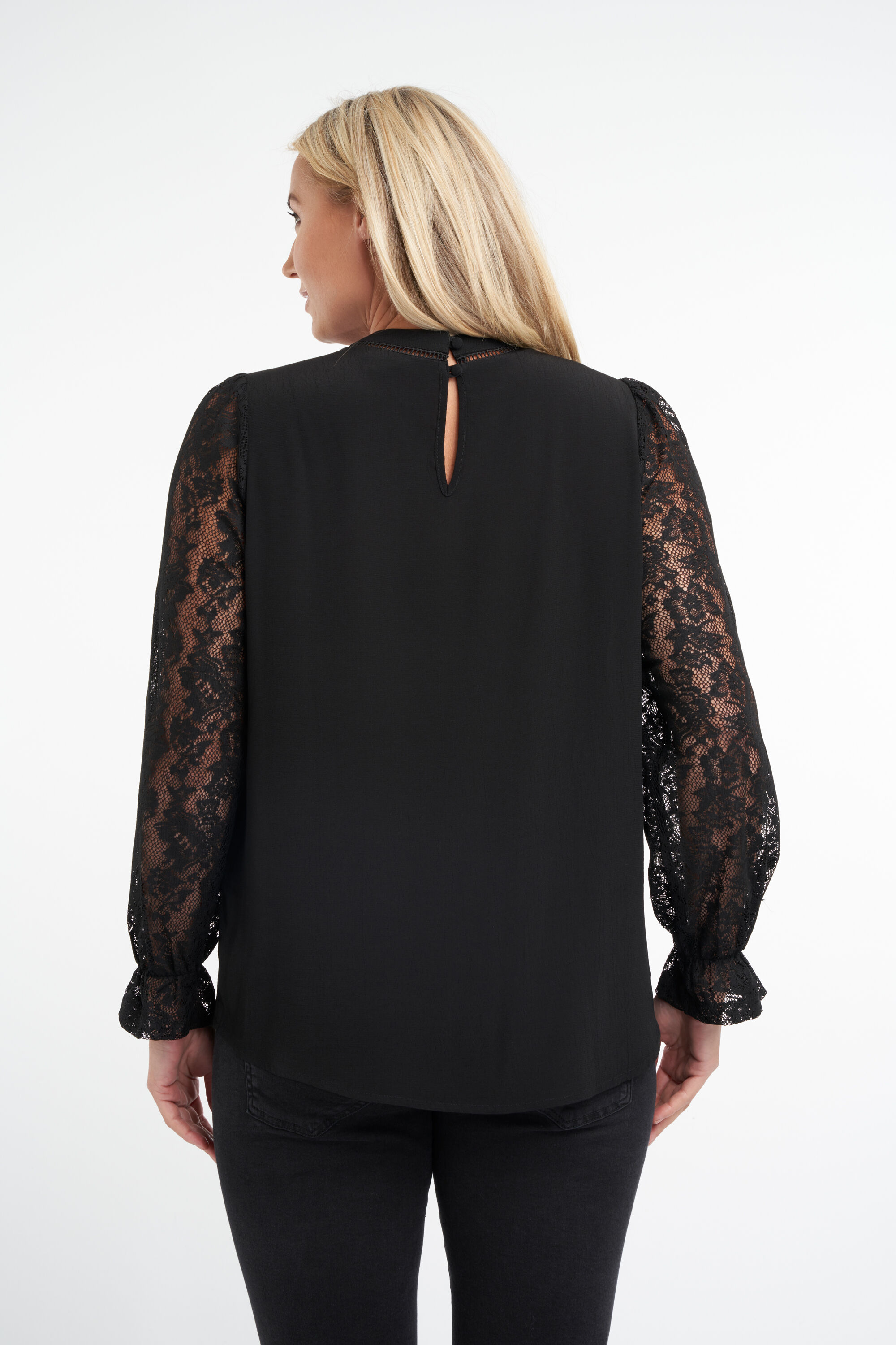 Blusa con detalles de encaje image number 3